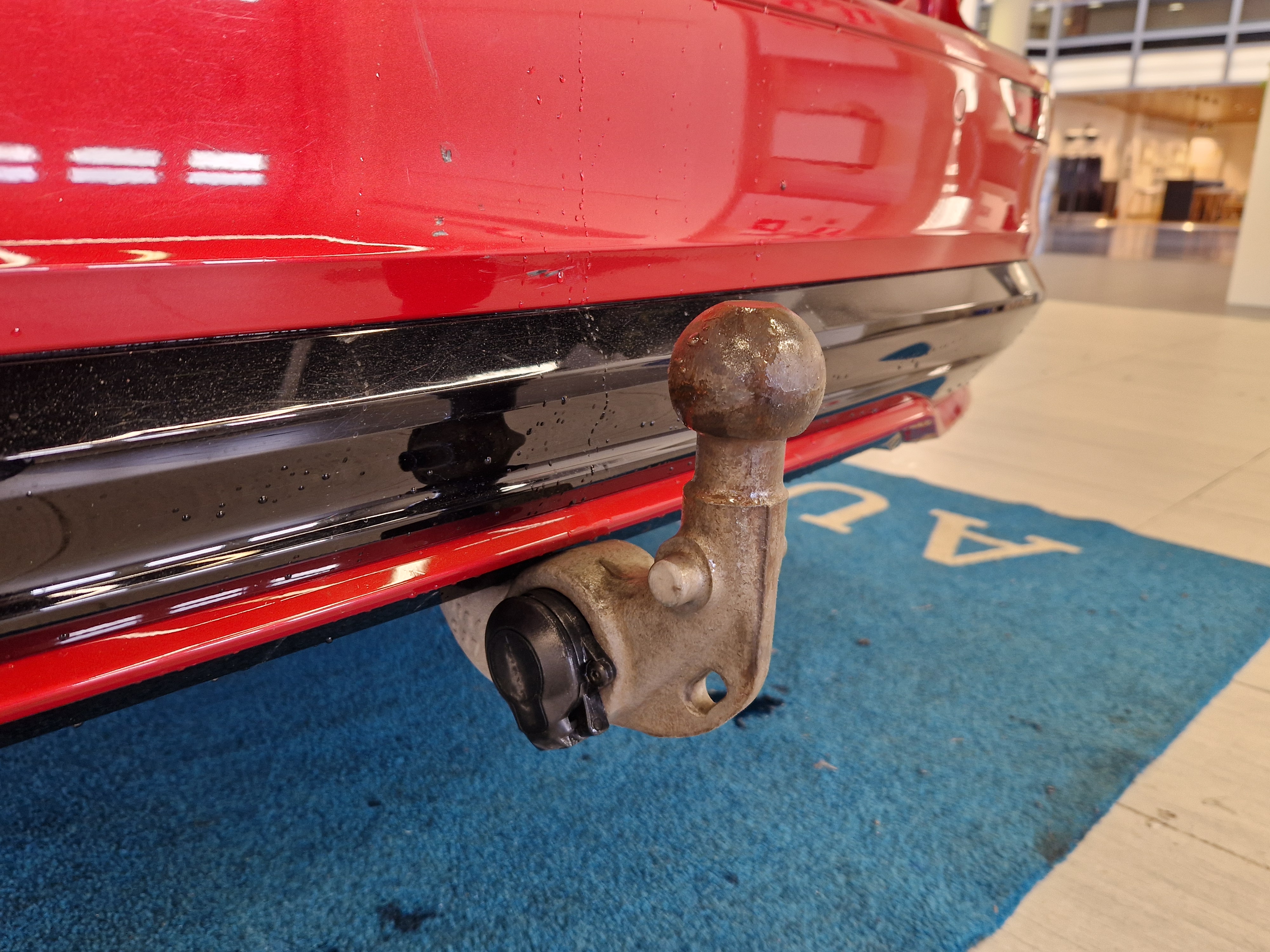 Volvo V60 T8 AWD LONG RANGE PLUS DARK TAKUU 24KK/40TKM