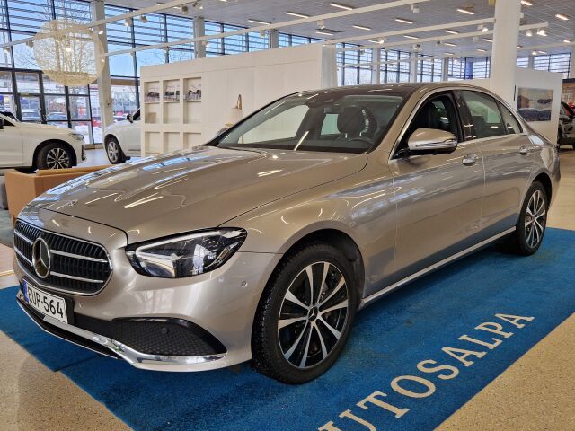 mercedes-benz E 300 E 4MATIC A STAR EDITION TAKUU 24KK/40TKM