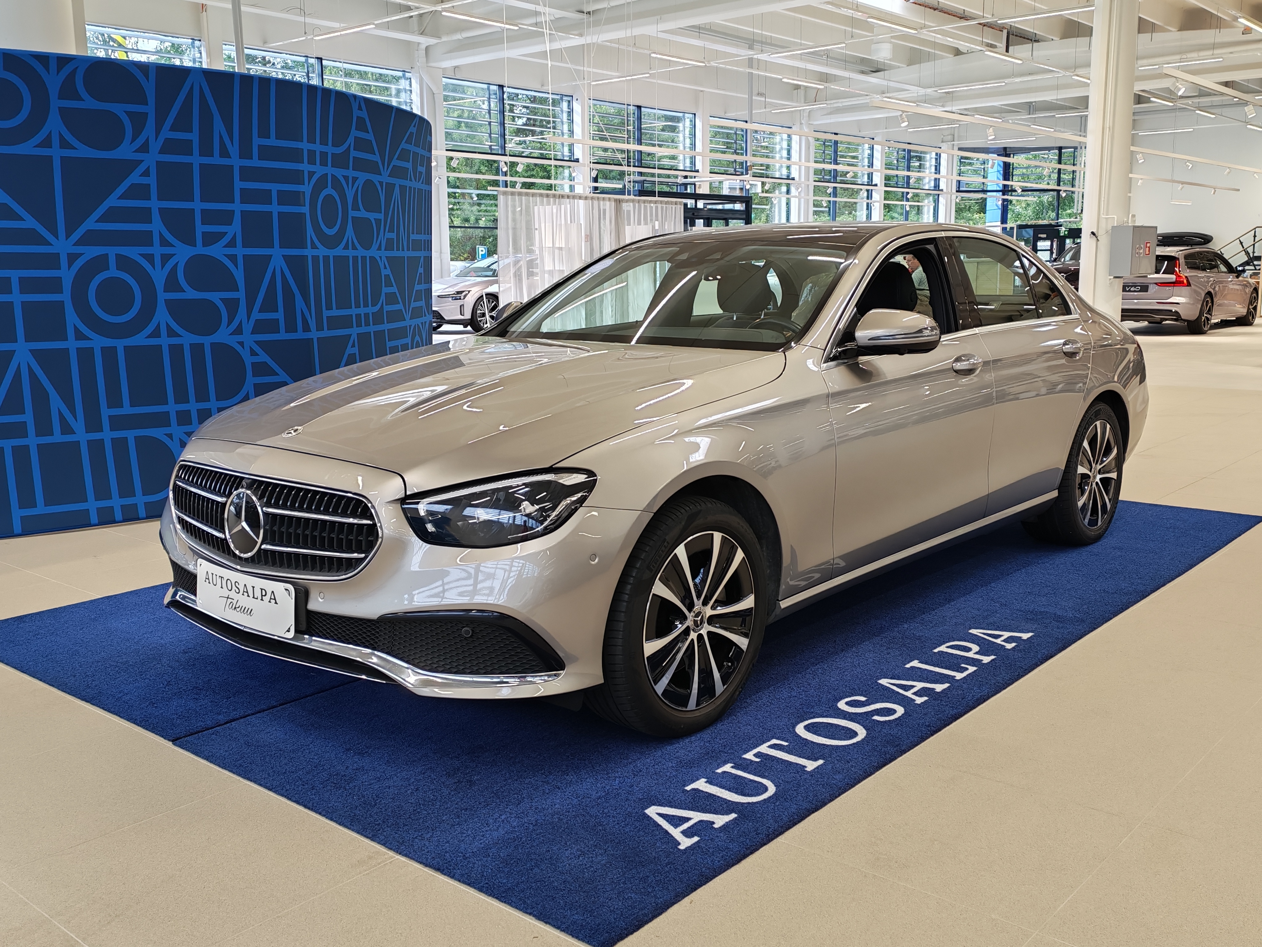 Mercedes-benz E 300 E 4MATIC A STAR EDITION TAKUU 24KK/40TKM