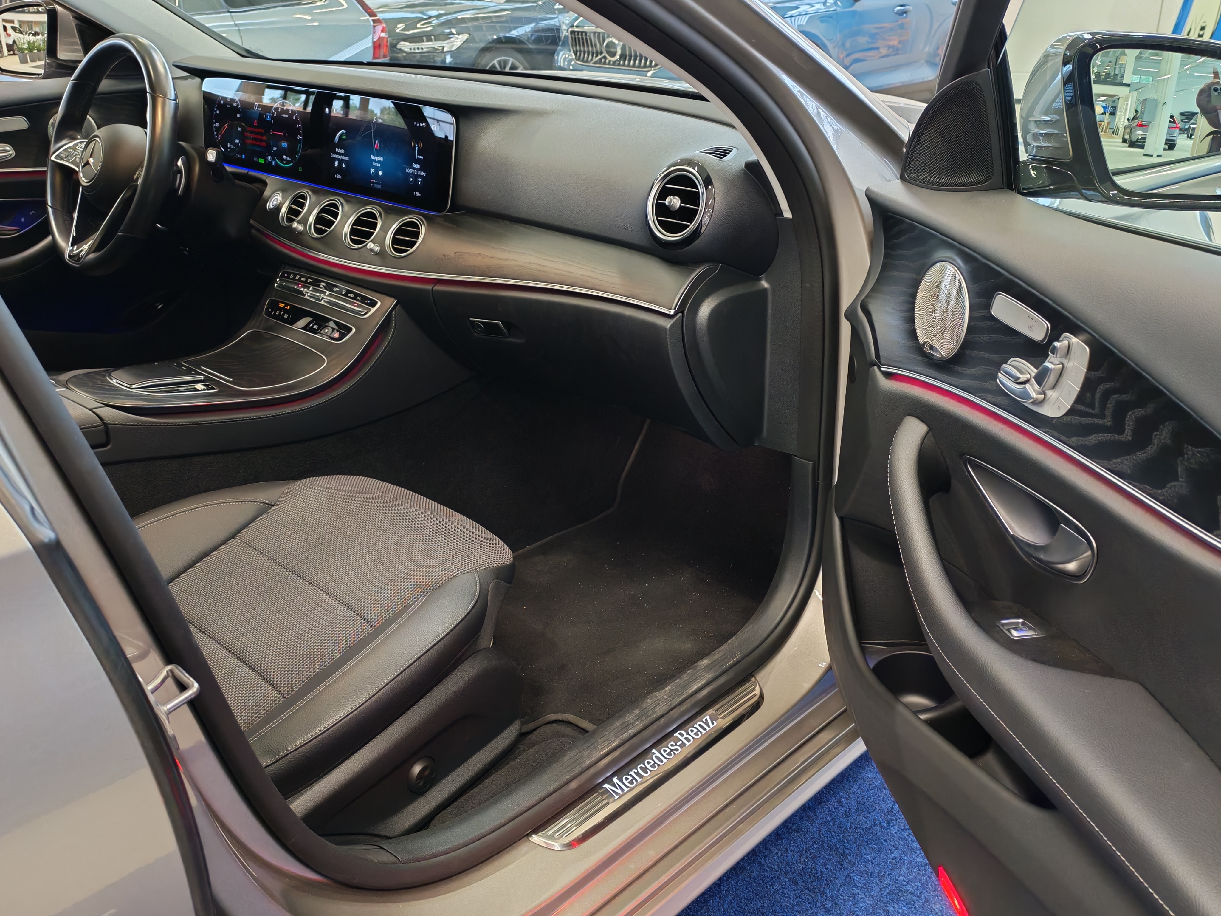 Mercedes-benz E 300 E 4MATIC A STAR EDITION TAKUU 24KK/40TKM