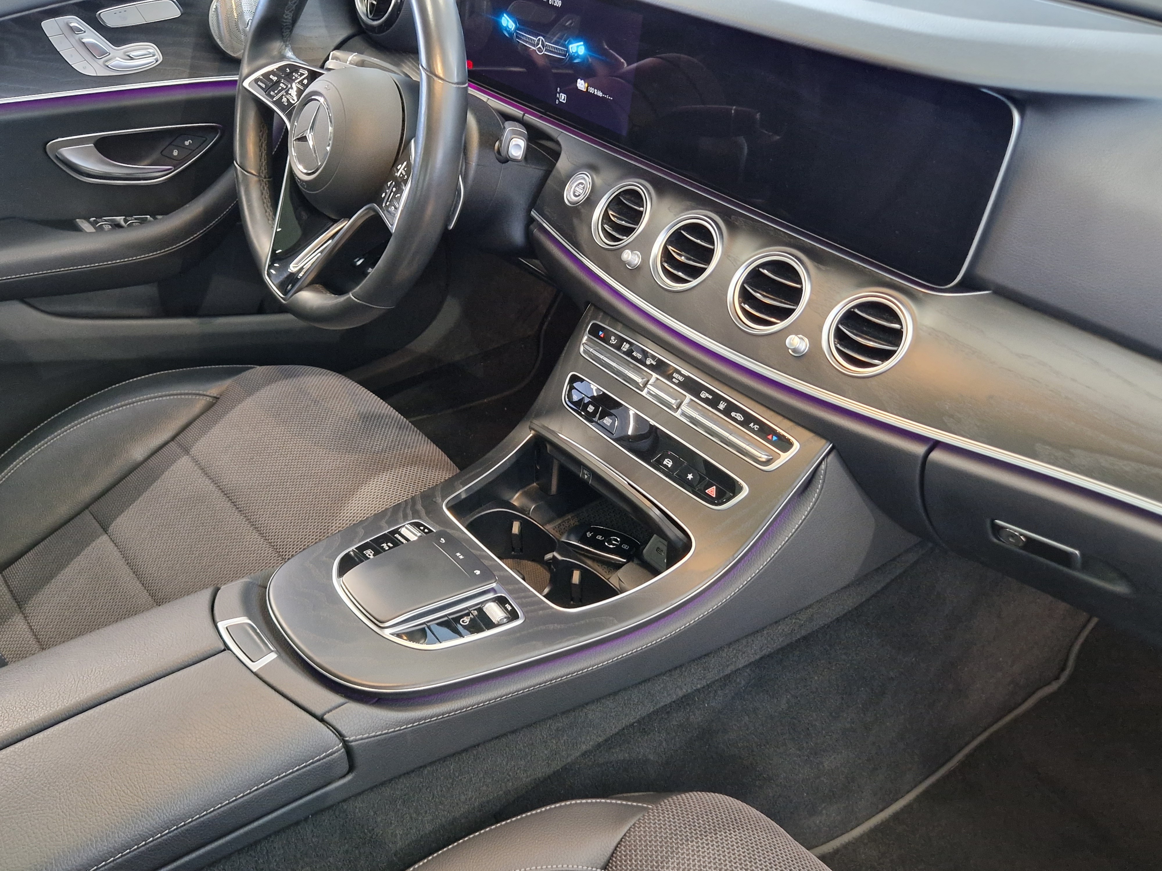 Mercedes-benz E 300 E 4MATIC A STAR EDITION TAKUU 24KK/40TKM