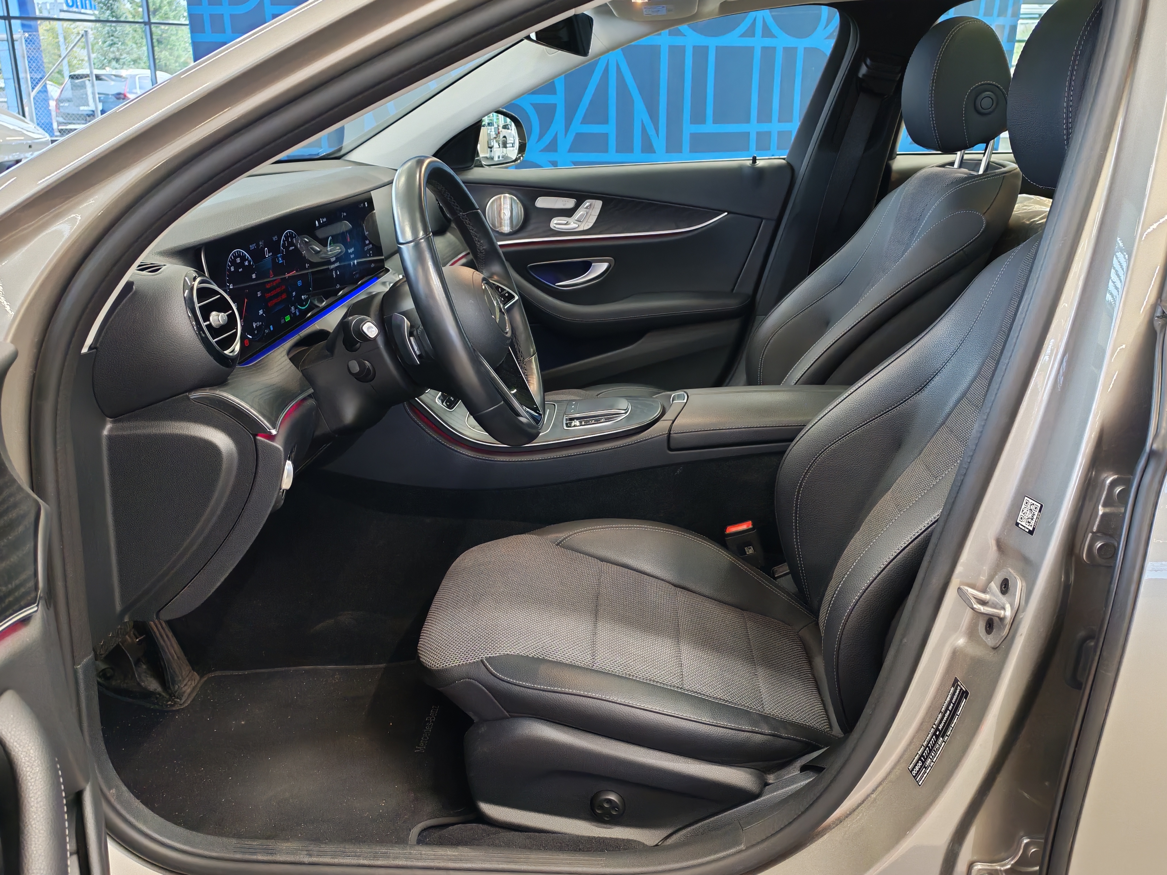 Mercedes-benz E 300 E 4MATIC A STAR EDITION TAKUU 24KK/40TKM