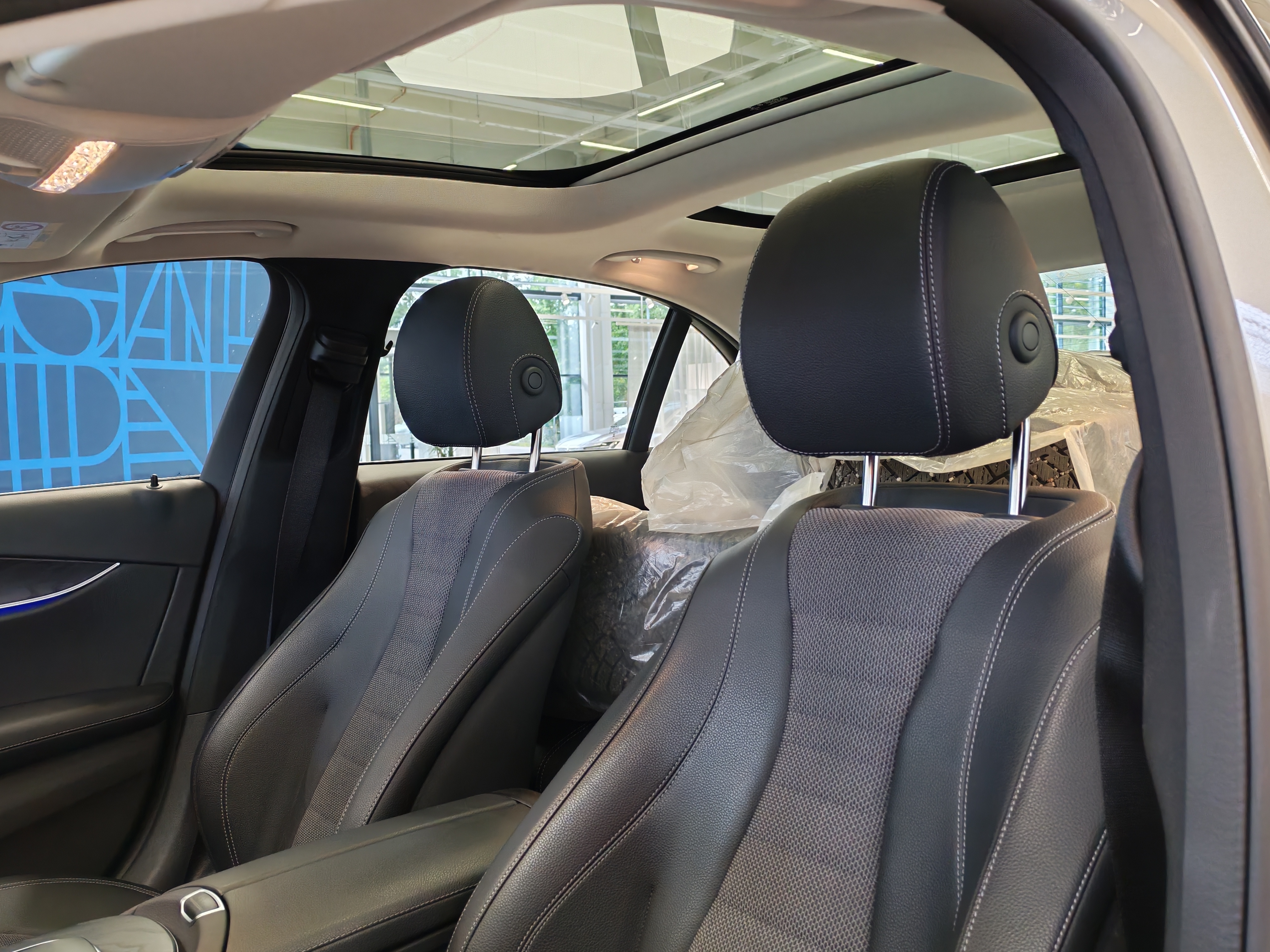 Mercedes-benz E 300 E 4MATIC A STAR EDITION TAKUU 24KK/40TKM