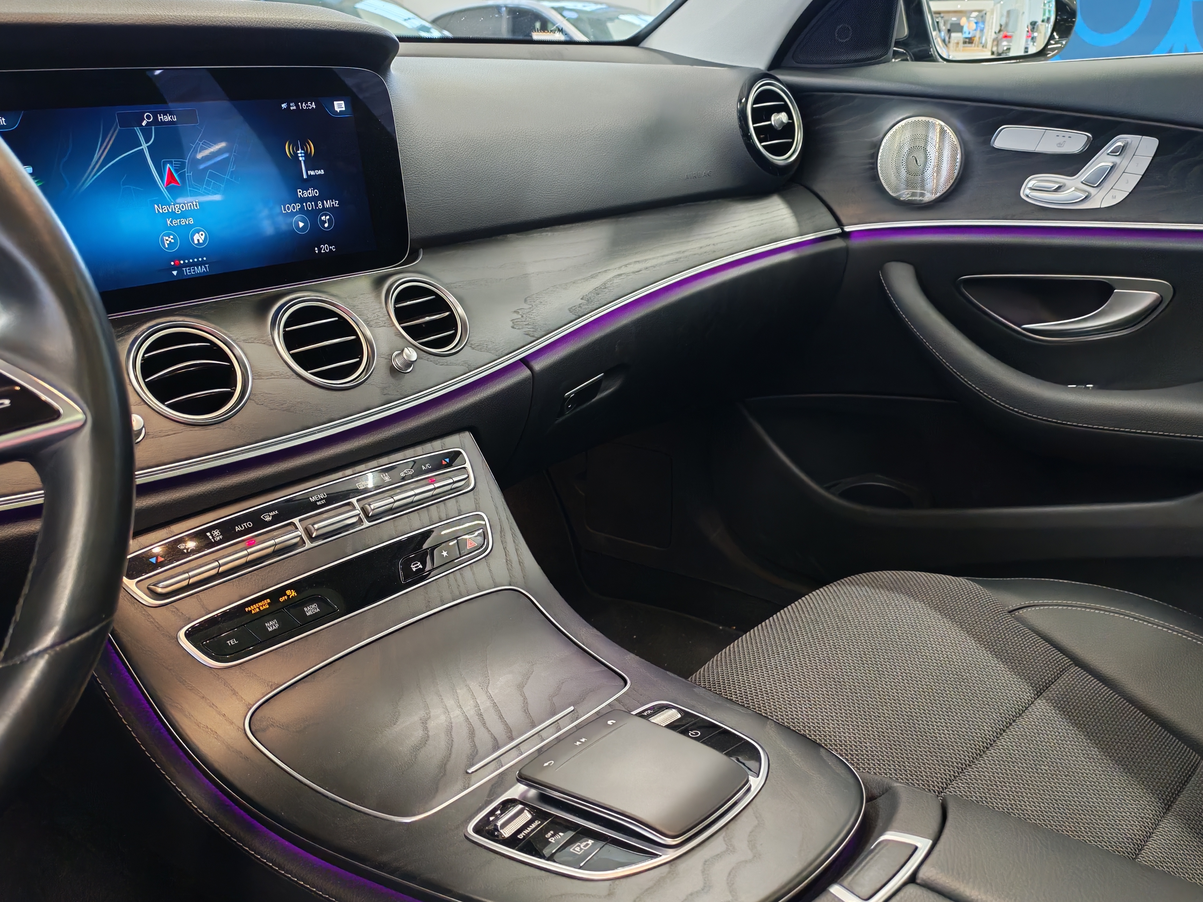 Mercedes-benz E 300 E 4MATIC A STAR EDITION TAKUU 24KK/40TKM