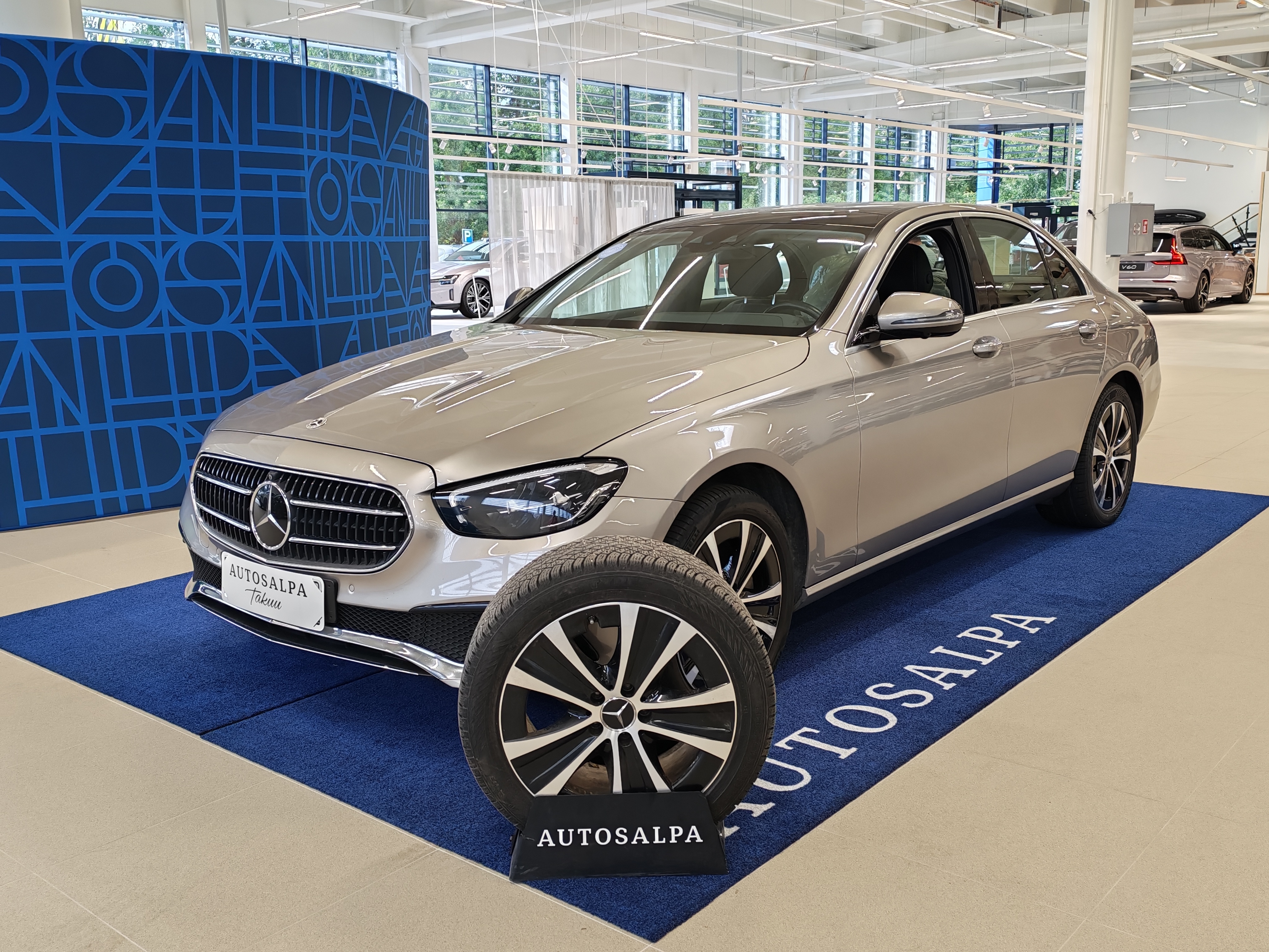 Mercedes-benz E 300 E 4MATIC A STAR EDITION TAKUU 24KK/40TKM