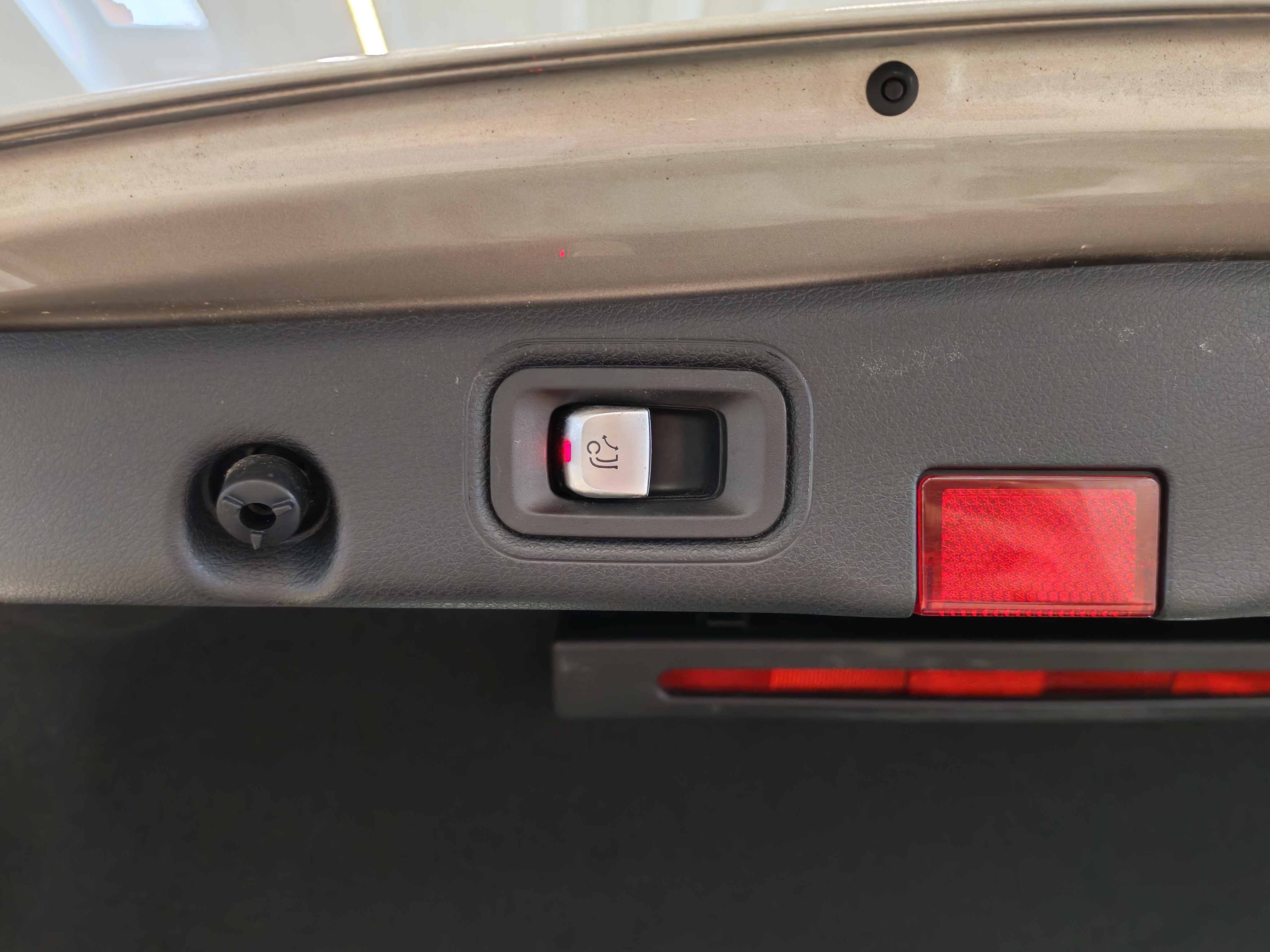 Mercedes-benz E 300 E 4MATIC A STAR EDITION TAKUU 24KK/40TKM
