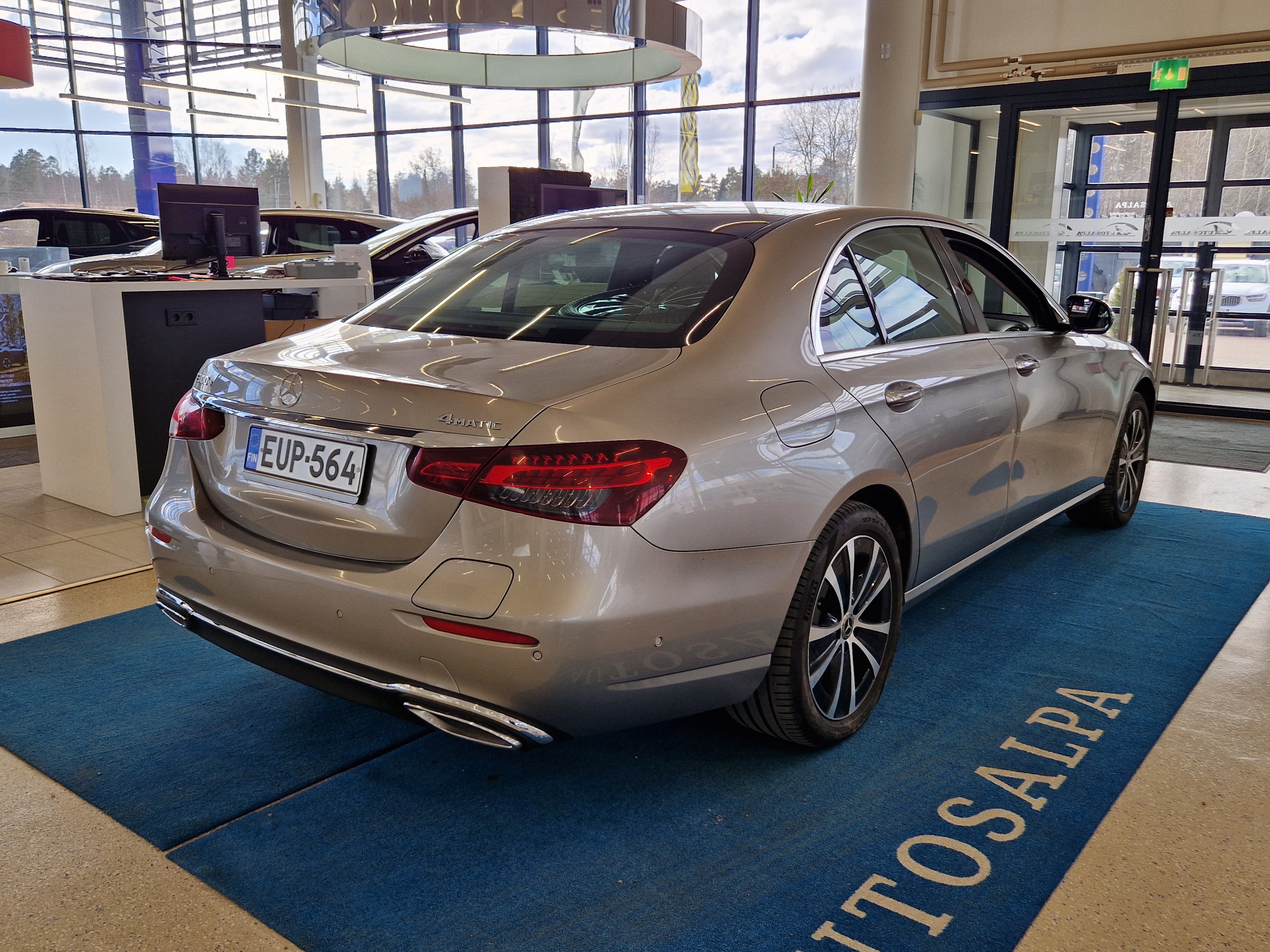 Mercedes-benz E 300 E 4MATIC A STAR EDITION TAKUU 24KK/40TKM