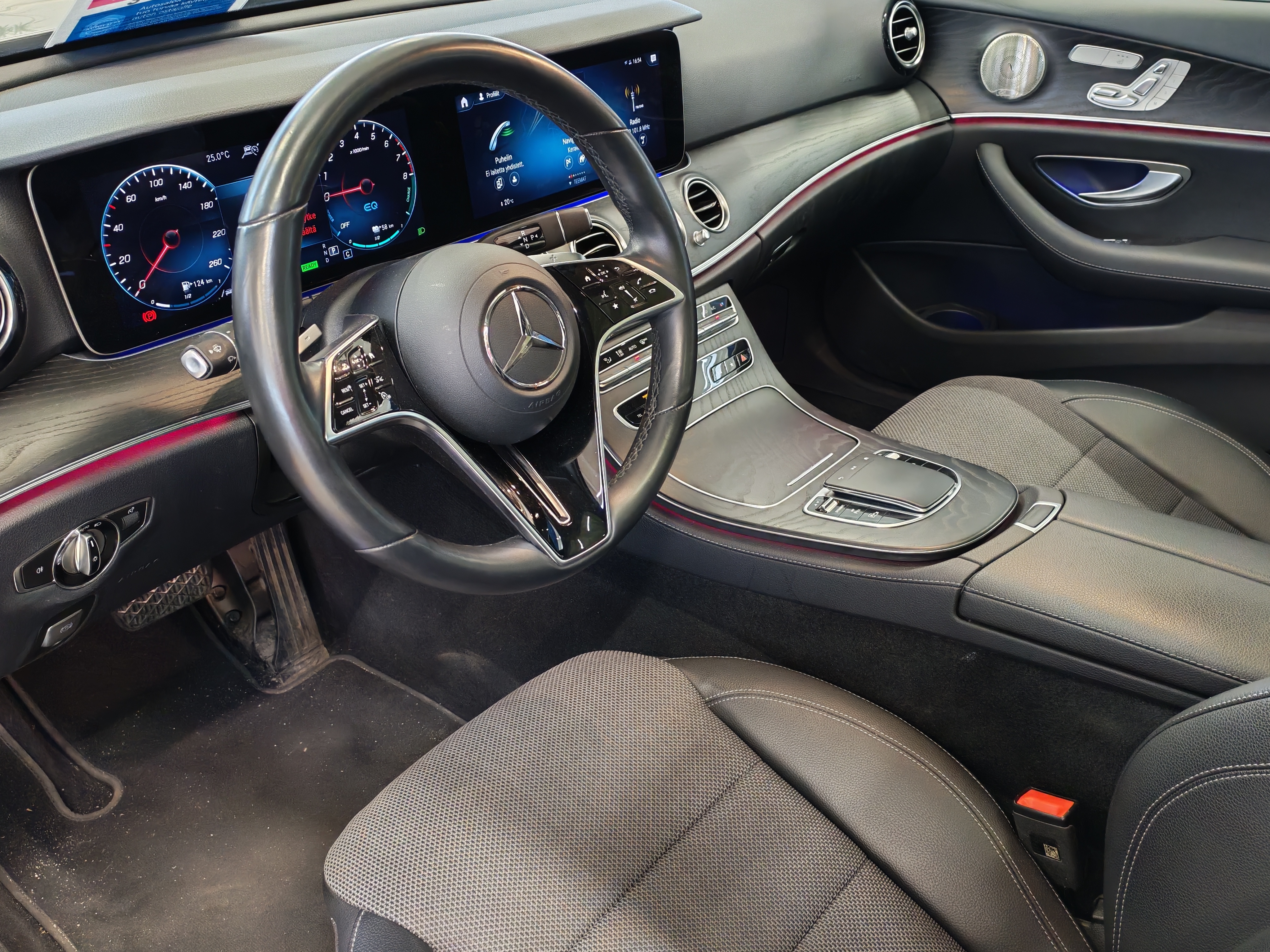 Mercedes-benz E 300 E 4MATIC A STAR EDITION TAKUU 24KK/40TKM