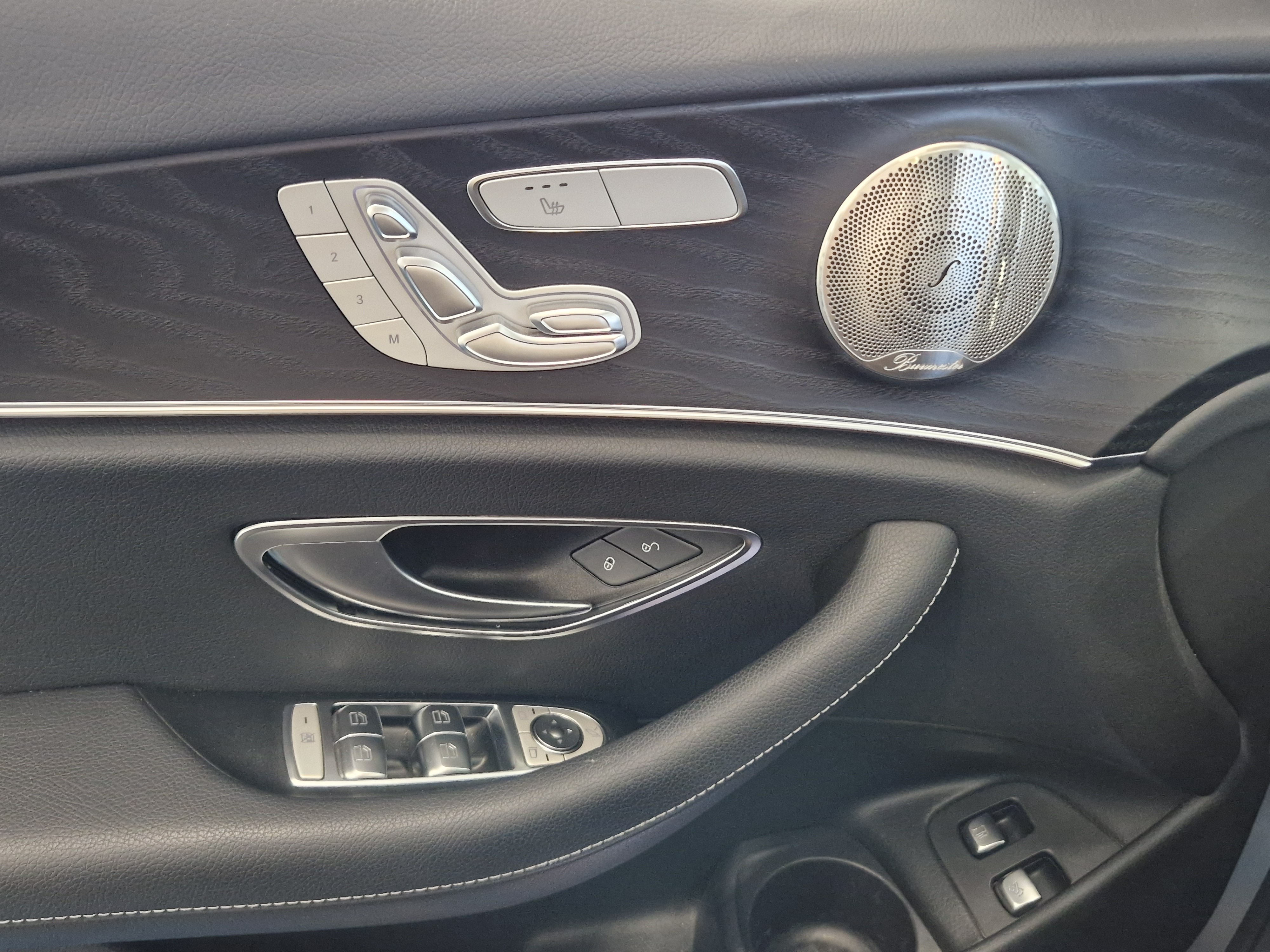 Mercedes-benz E 300 E 4MATIC A STAR EDITION TAKUU 24KK/40TKM