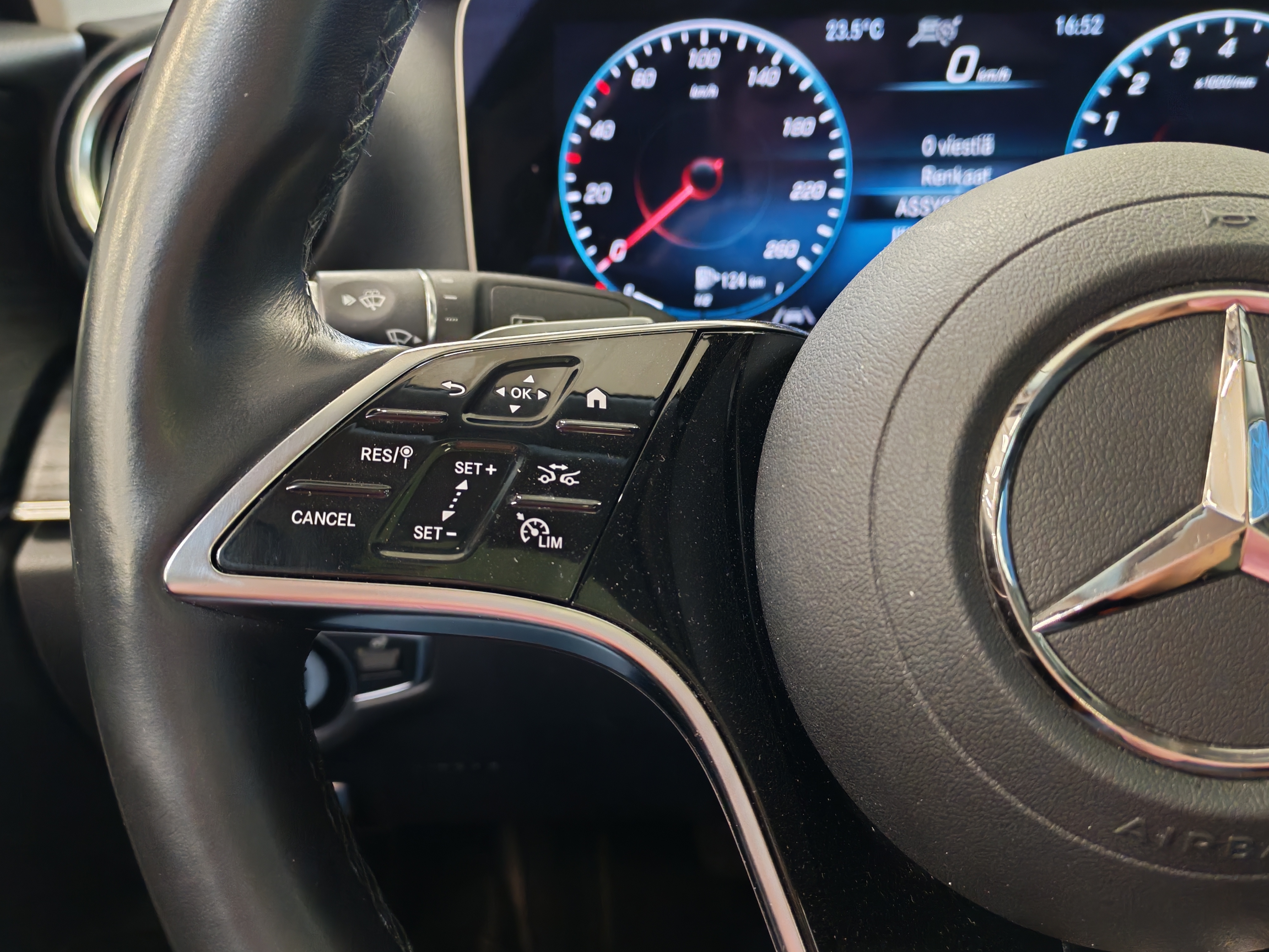 Mercedes-benz E 300 E 4MATIC A STAR EDITION TAKUU 24KK/40TKM