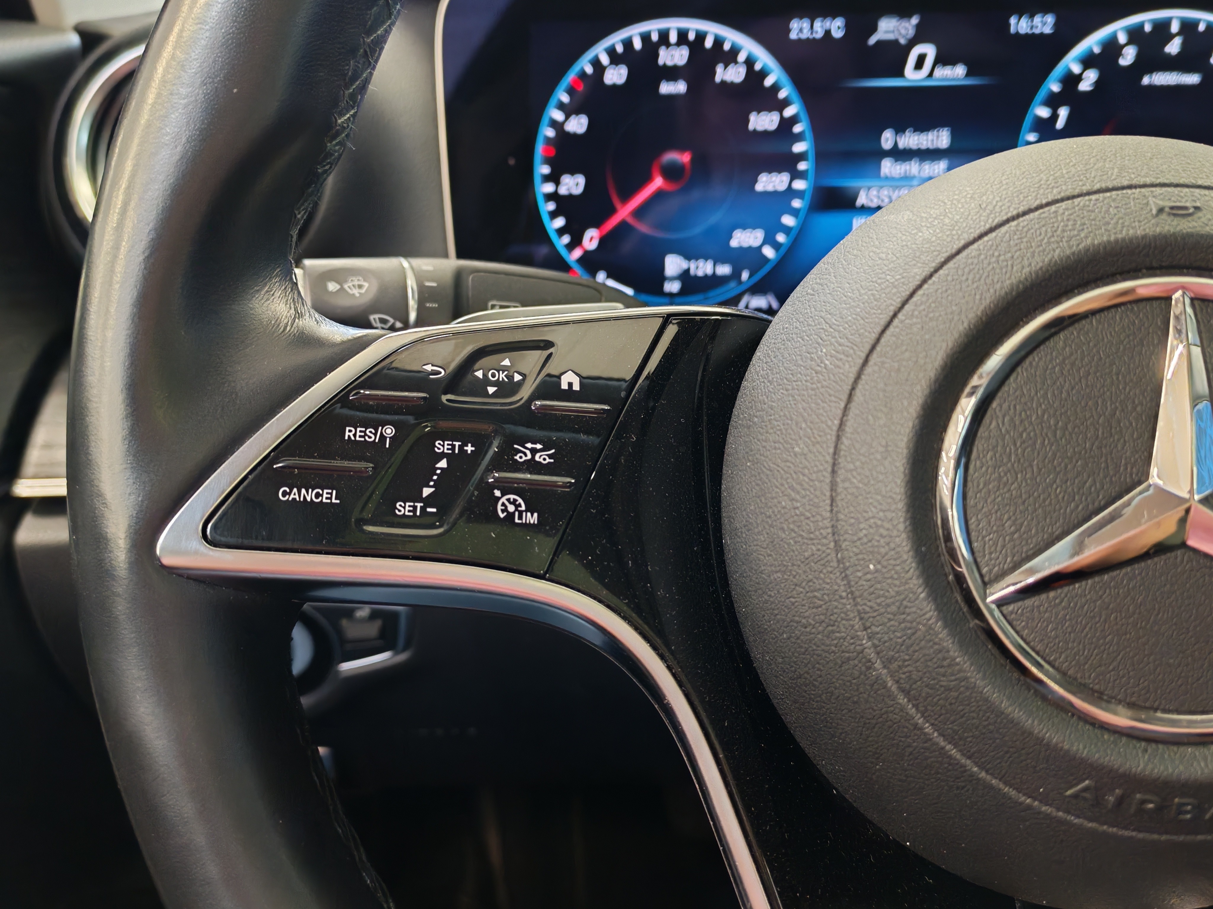 Mercedes-benz E 300 E 4MATIC A STAR EDITION TAKUU 24KK/40TKM