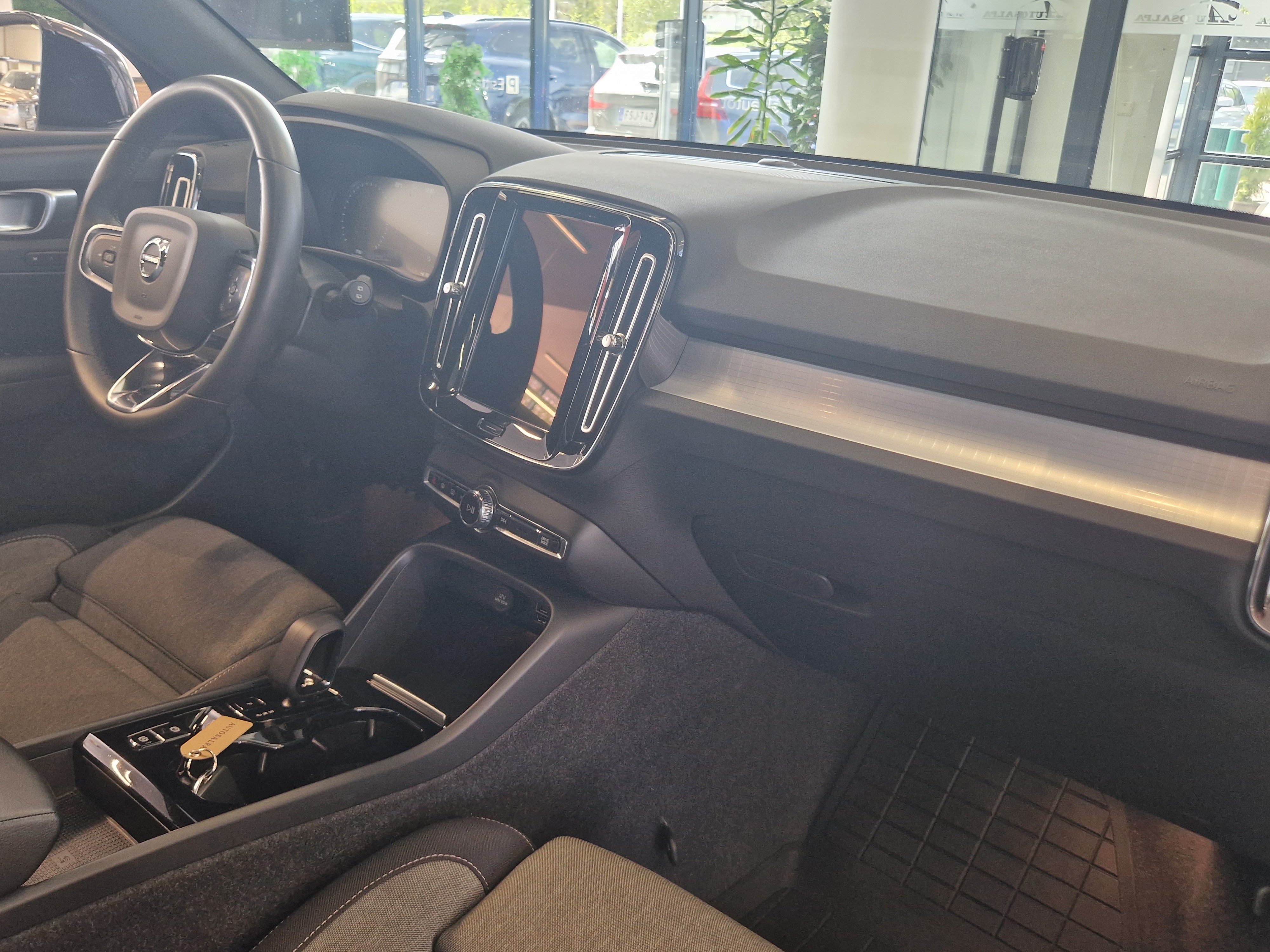 Volvo XC40 T4 TWE PLUS DARK TAKUU 24KK/40TKM