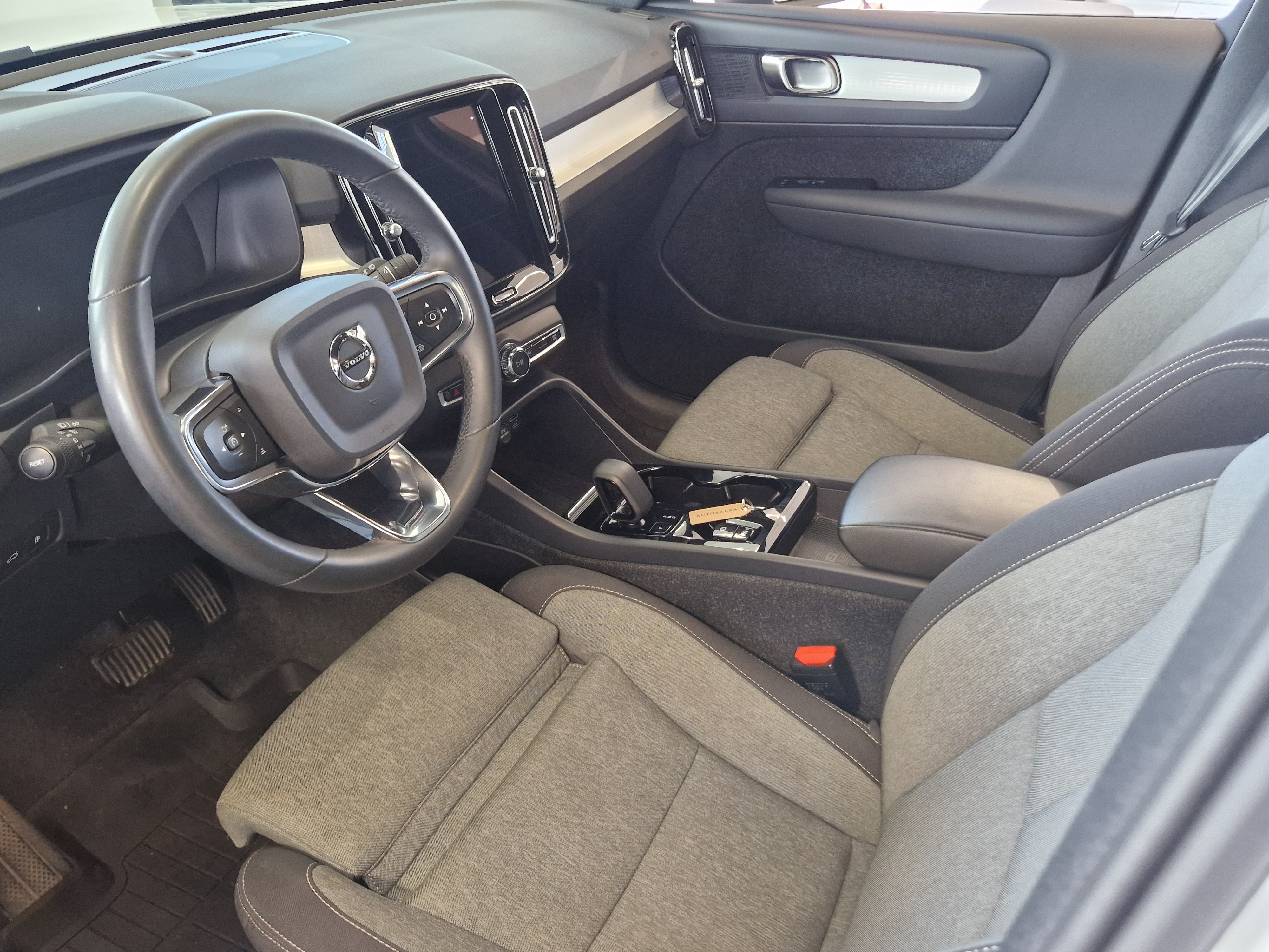Volvo XC40 T4 TWE PLUS DARK TAKUU 24KK/40TKM