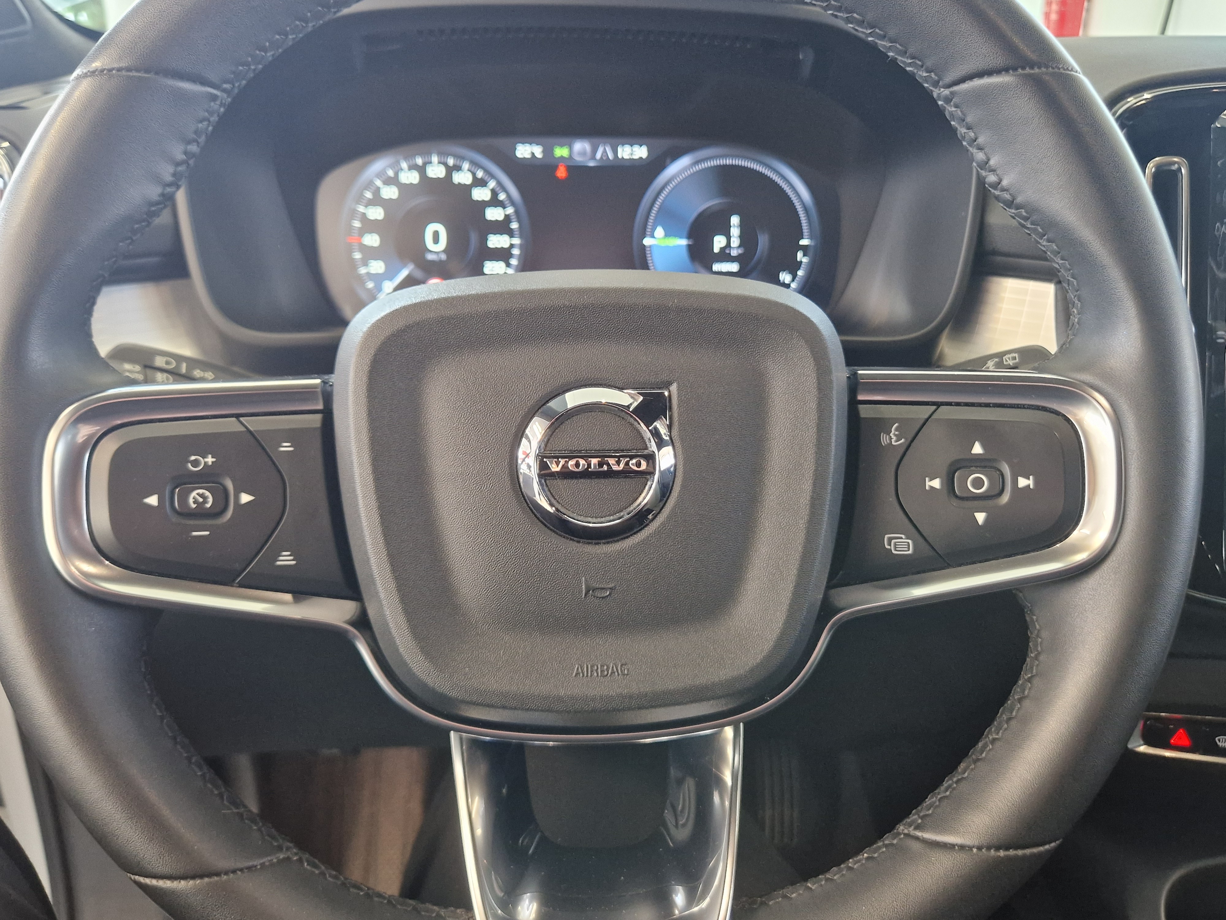 Volvo XC40 T4 TWE PLUS DARK TAKUU 24KK/40TKM
