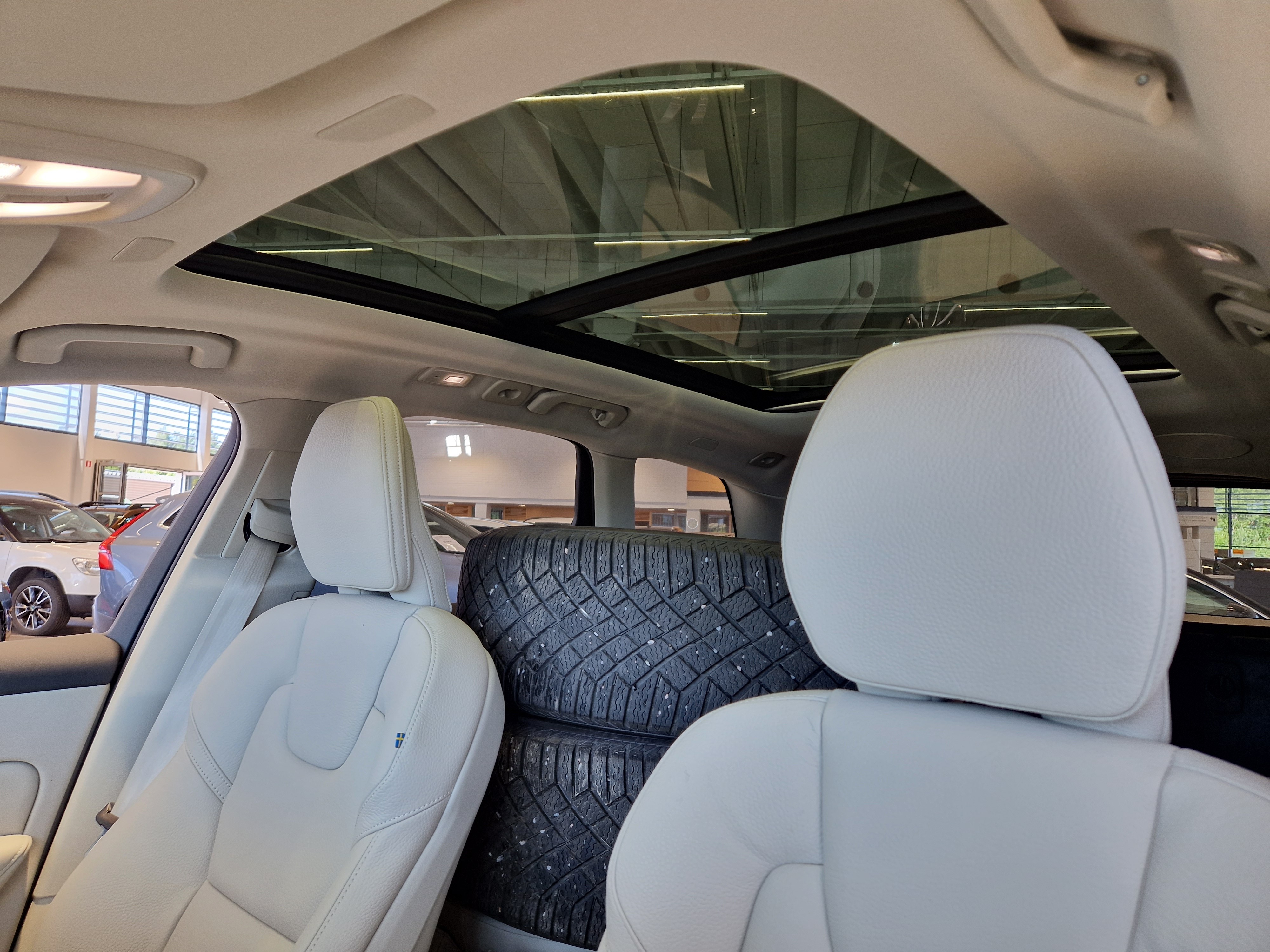 Volvo XC60 T8 AWD LONG RANGE ULTIMATE BRIGHT TAKUU 24KK/40TKM