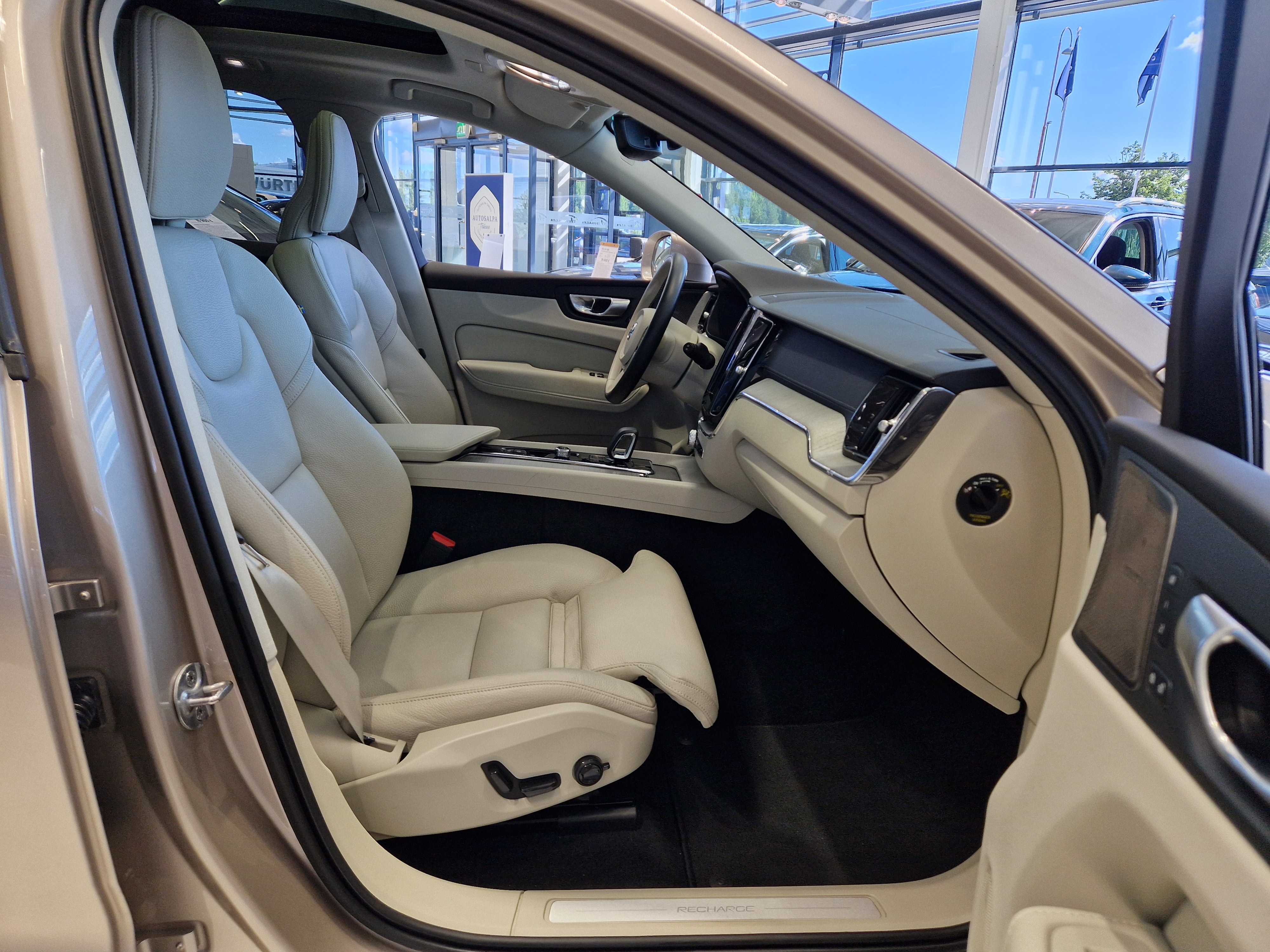 Volvo XC60 T8 AWD LONG RANGE ULTIMATE BRIGHT TAKUU 24KK/40TKM