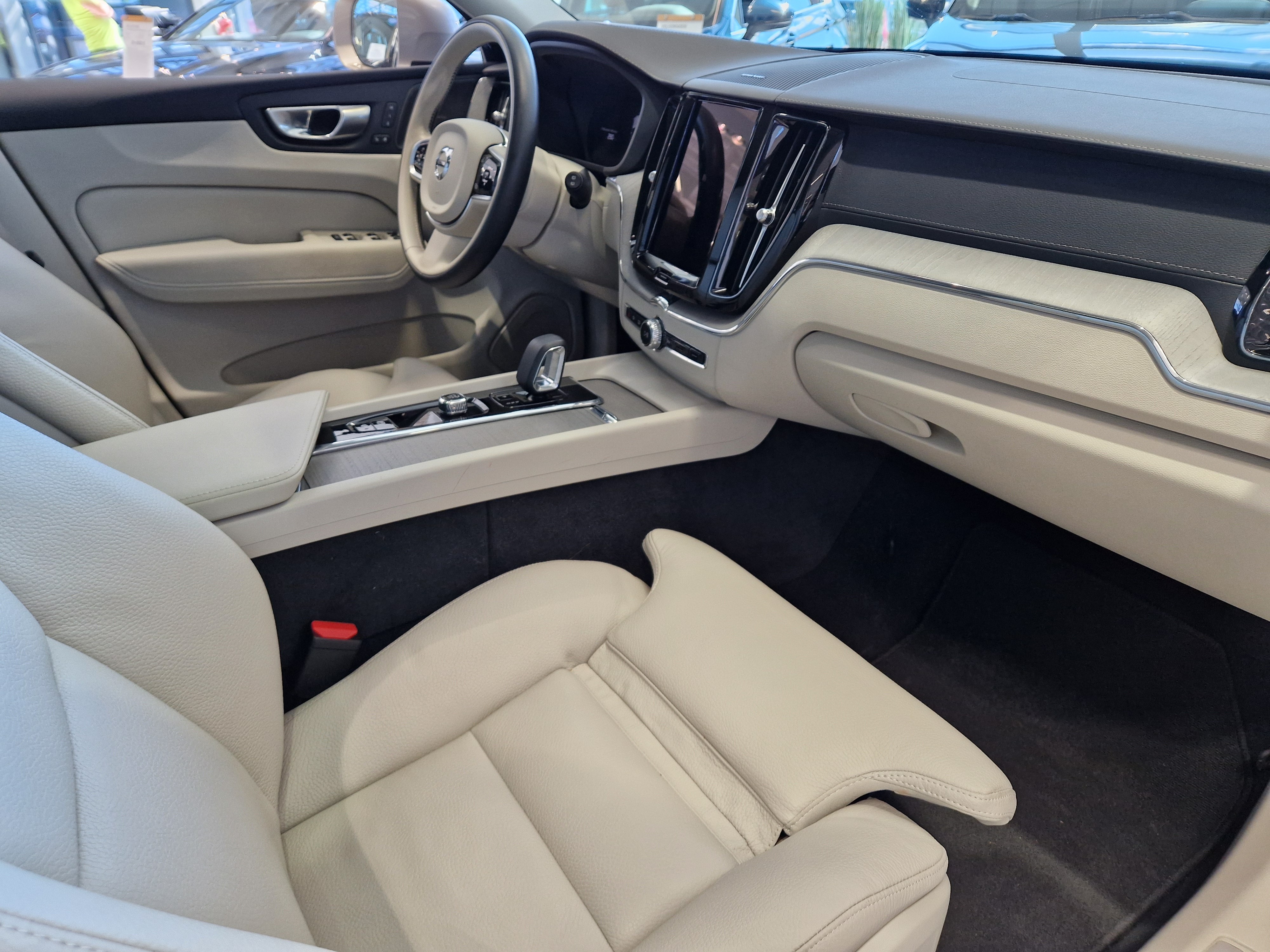 Volvo XC60 T8 AWD LONG RANGE ULTIMATE BRIGHT TAKUU 24KK/40TKM