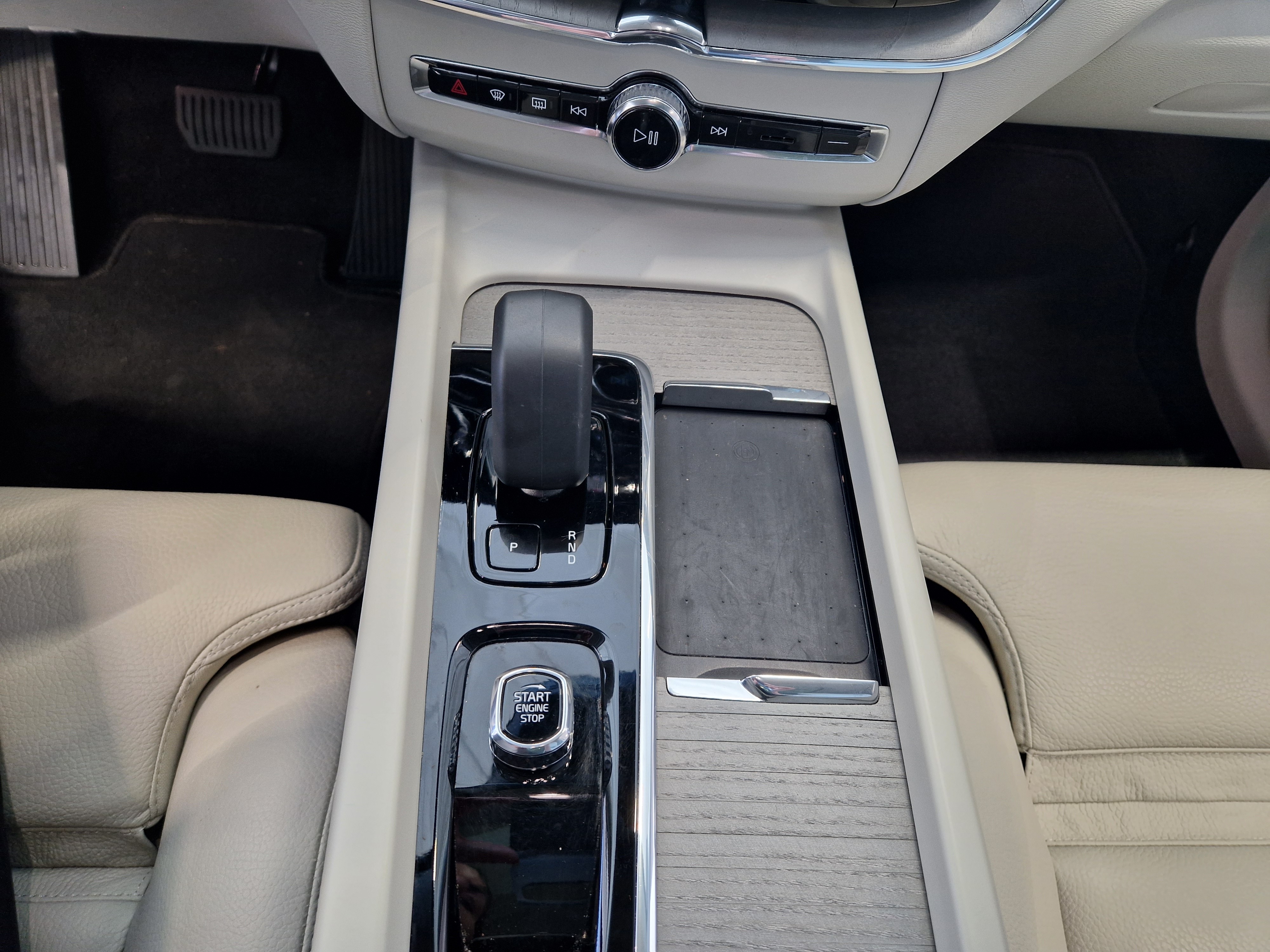 Volvo XC60 T8 AWD LONG RANGE ULTIMATE BRIGHT TAKUU 24KK/40TKM