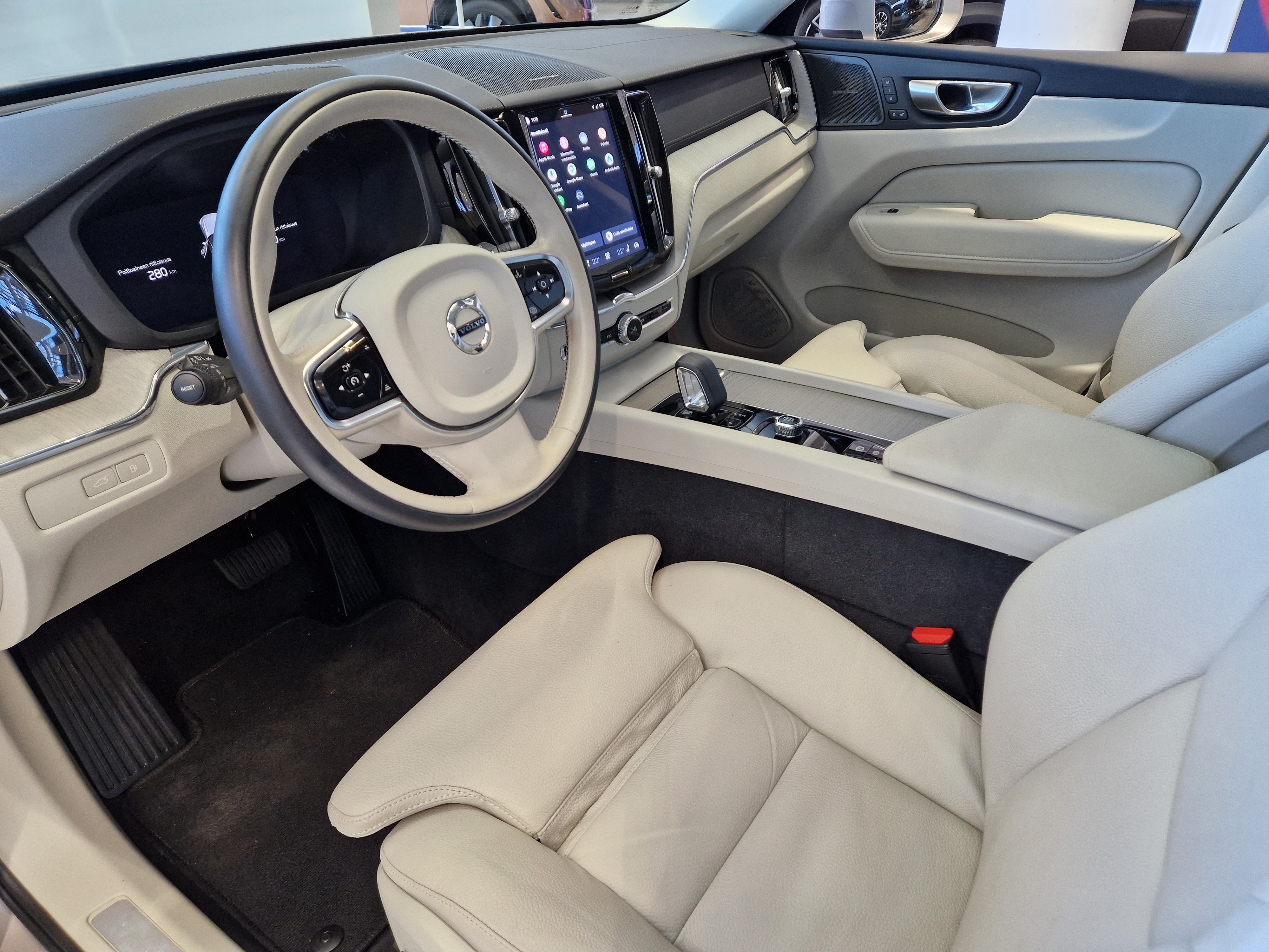 Volvo XC60 2024, kuva 6/25