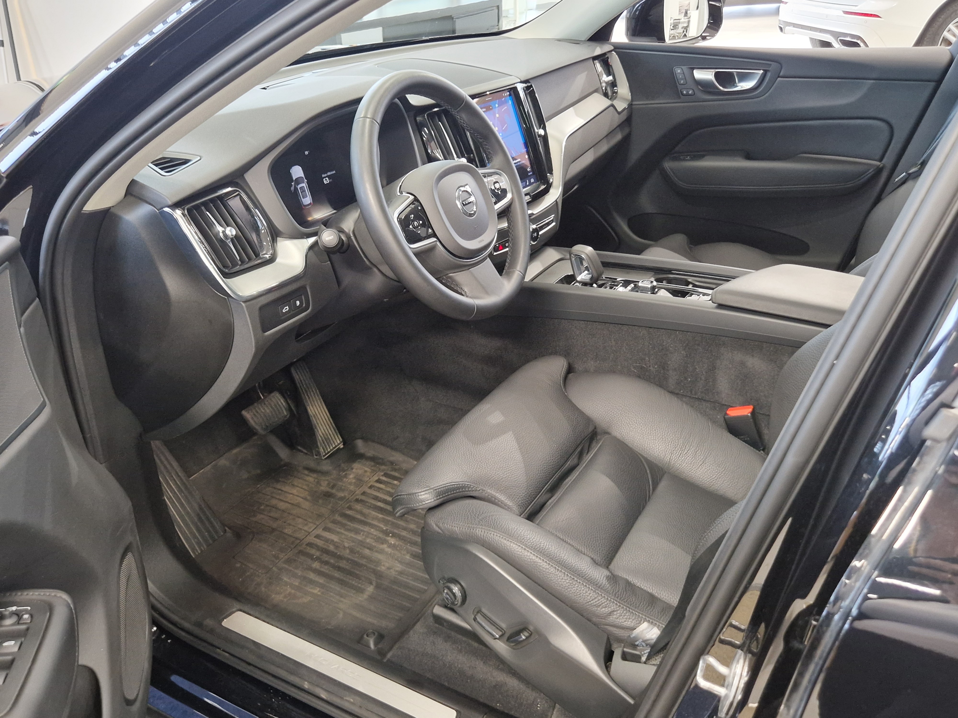 Volvo XC60 T6 AWD LONG RANGE PLUS BRIGHT TAKUU 24KK/40TKM