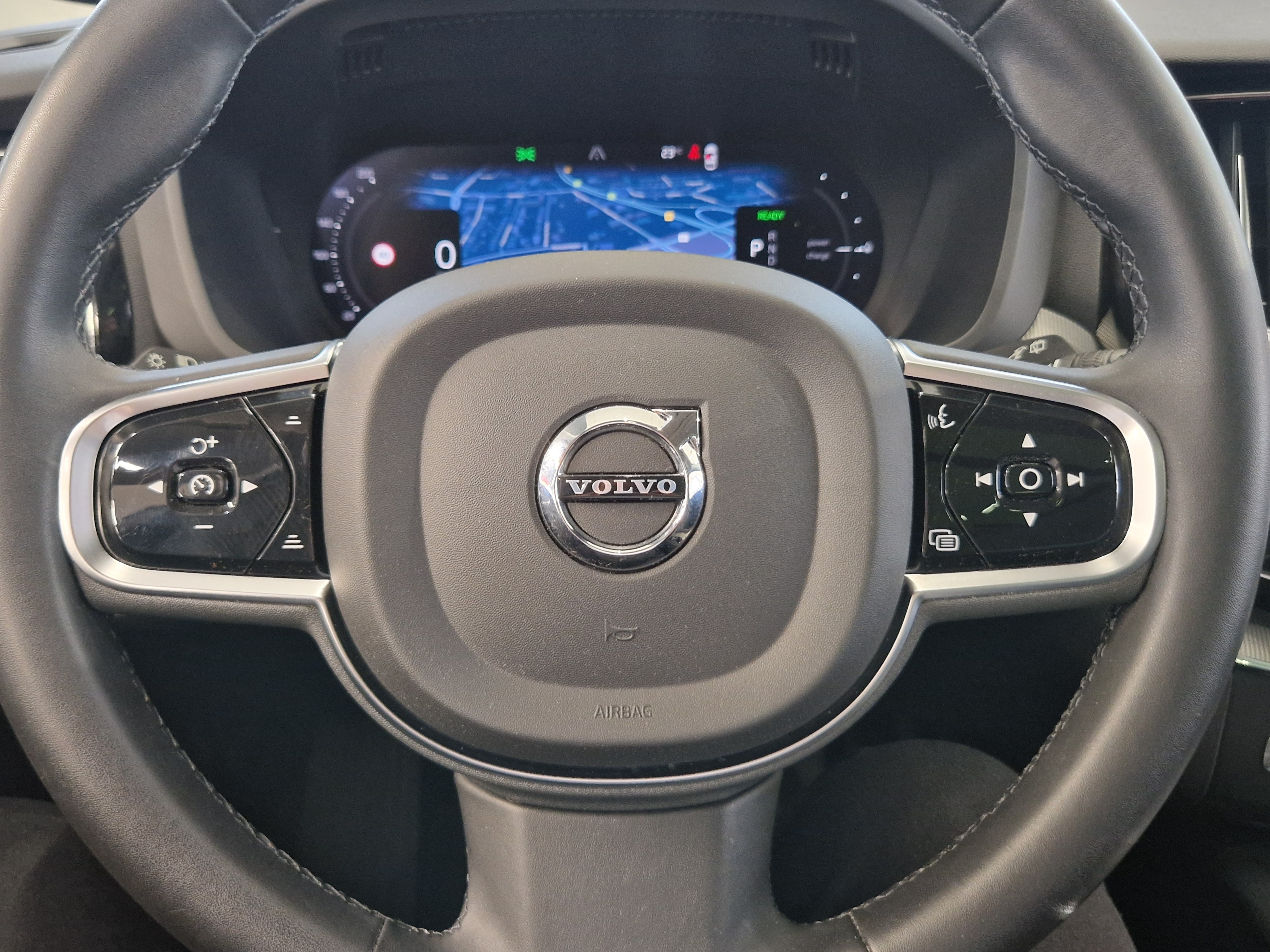 Volvo XC60 T6 AWD LONG RANGE PLUS BRIGHT TAKUU 24KK/40TKM