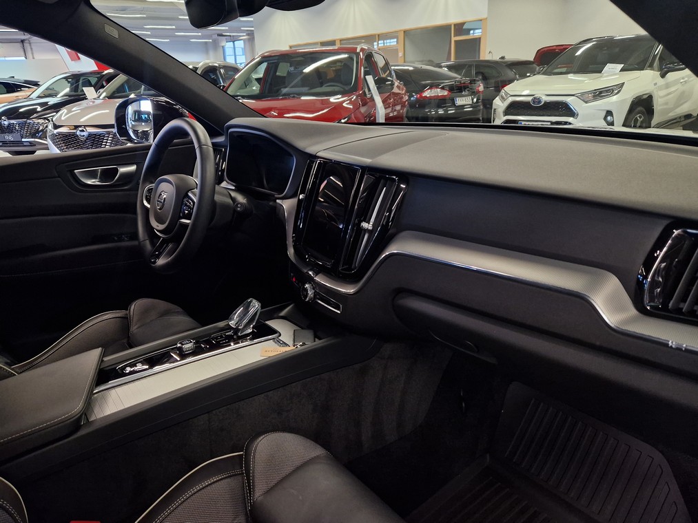Volvo XC60 T6 AWD LONG RANGE PLUS DARK TAKUU 24KK/40TKM