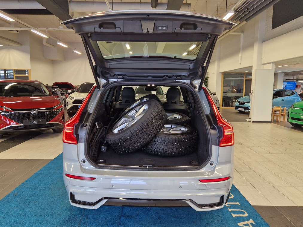 Volvo XC60 T6 AWD LONG RANGE PLUS DARK TAKUU 24KK/40TKM