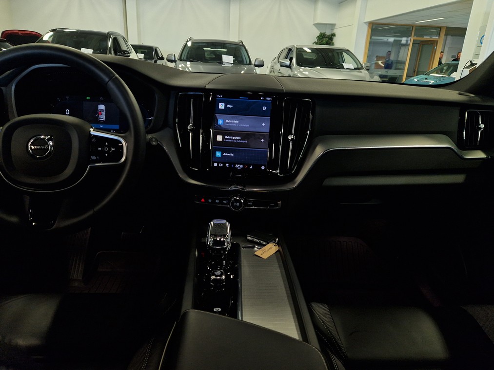 Volvo XC60 T6 AWD LONG RANGE PLUS DARK TAKUU 24KK/40TKM