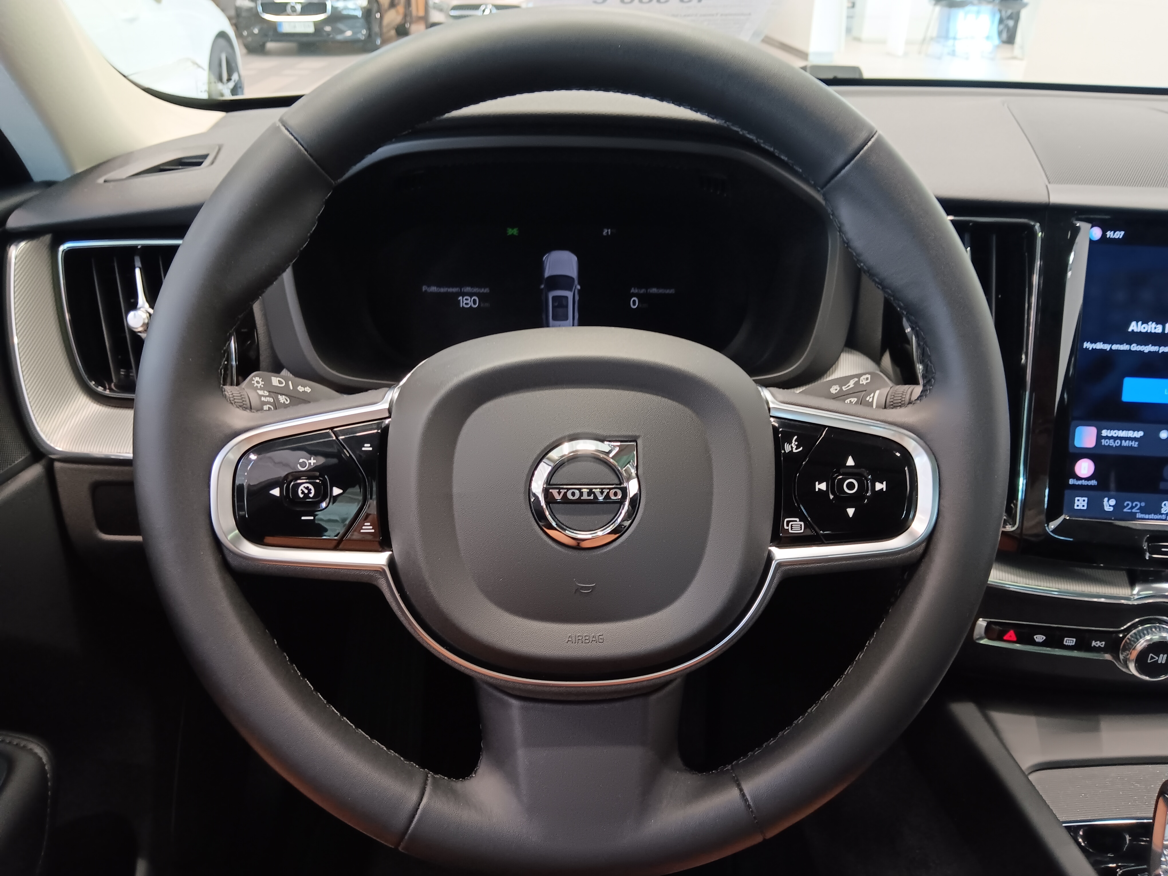 Volvo XC60 T6 AWD LONG RANGE PLUS DARK TAKUU 24KK/40TKM