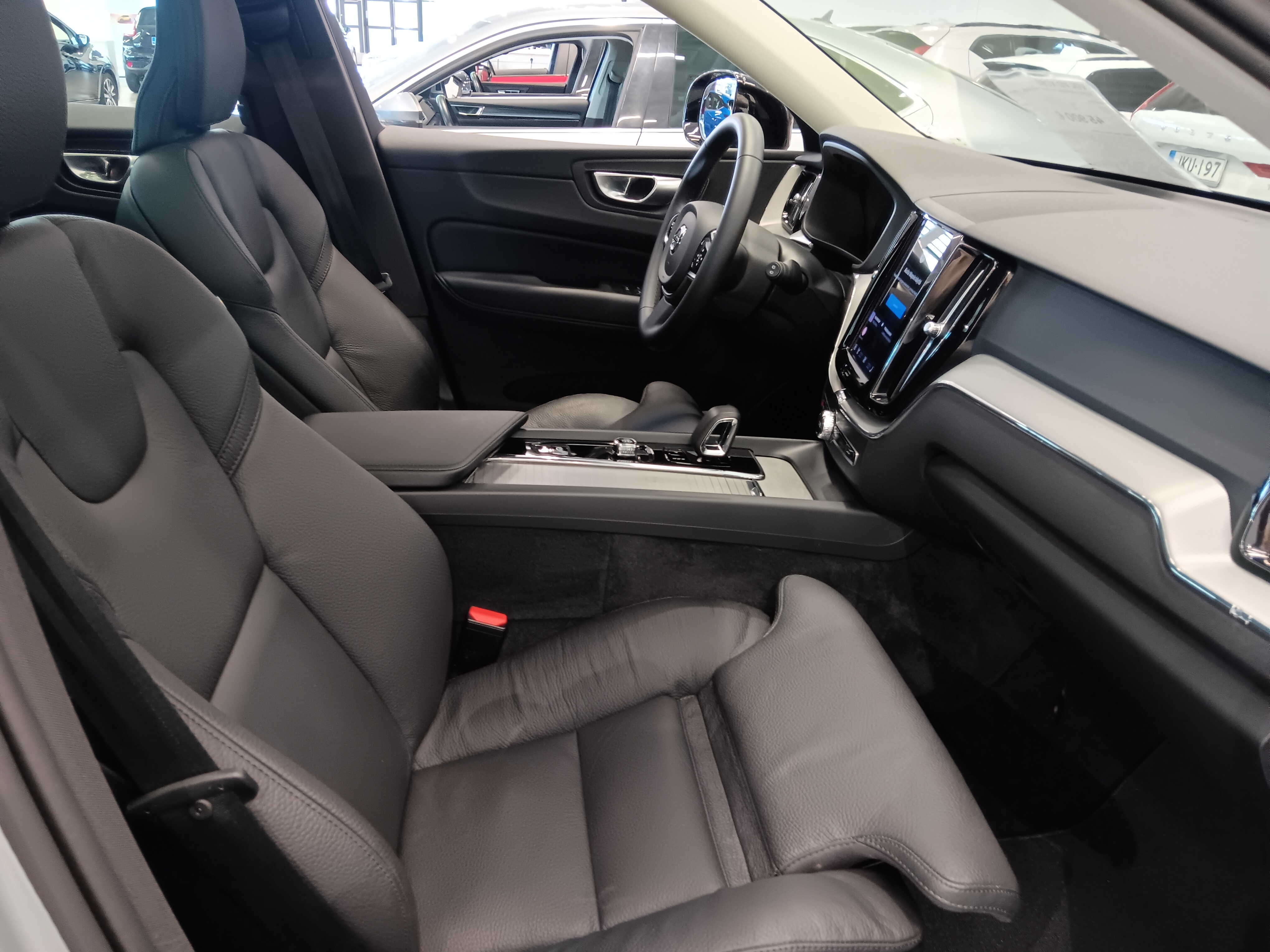 Volvo XC60 T6 AWD LONG RANGE PLUS DARK TAKUU 24KK/40TKM