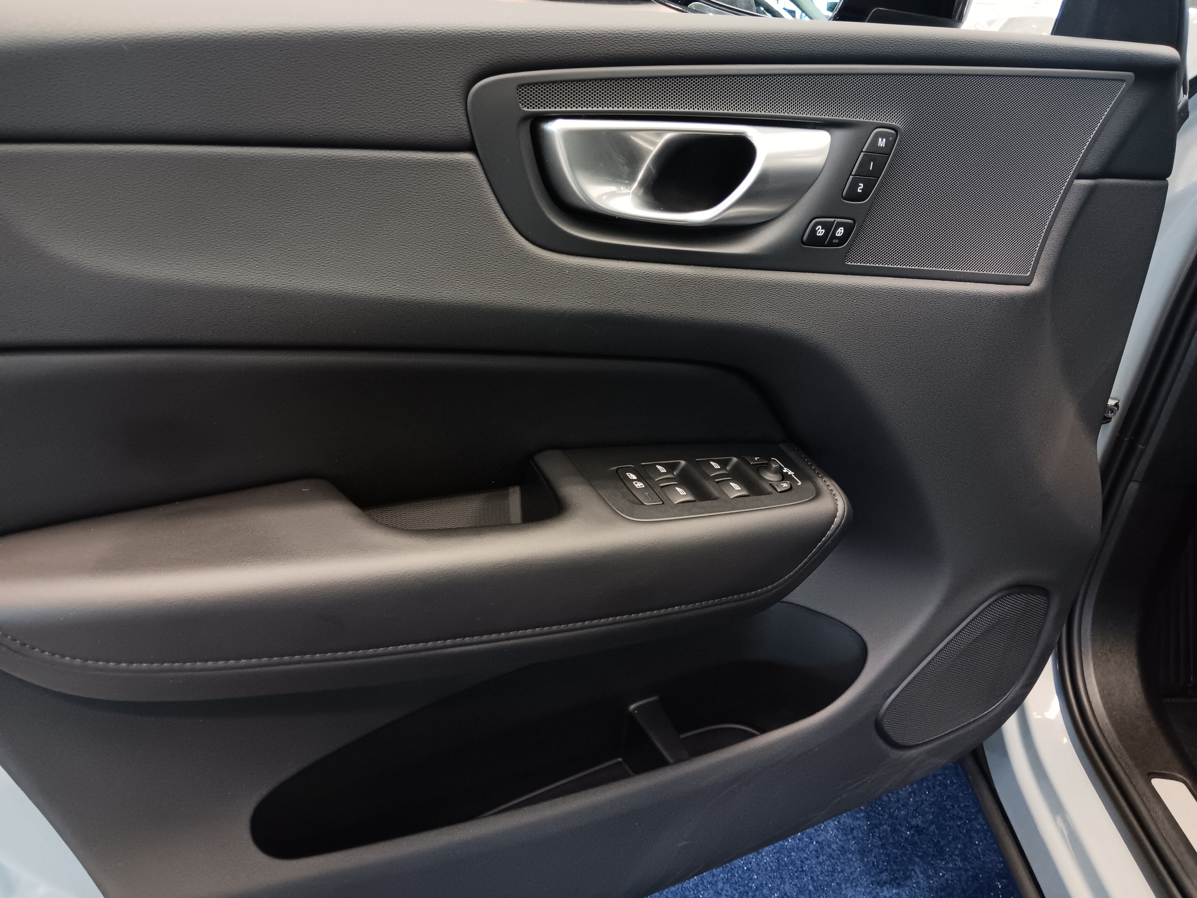 Volvo XC60 T6 AWD LONG RANGE PLUS DARK TAKUU 24KK/40TKM