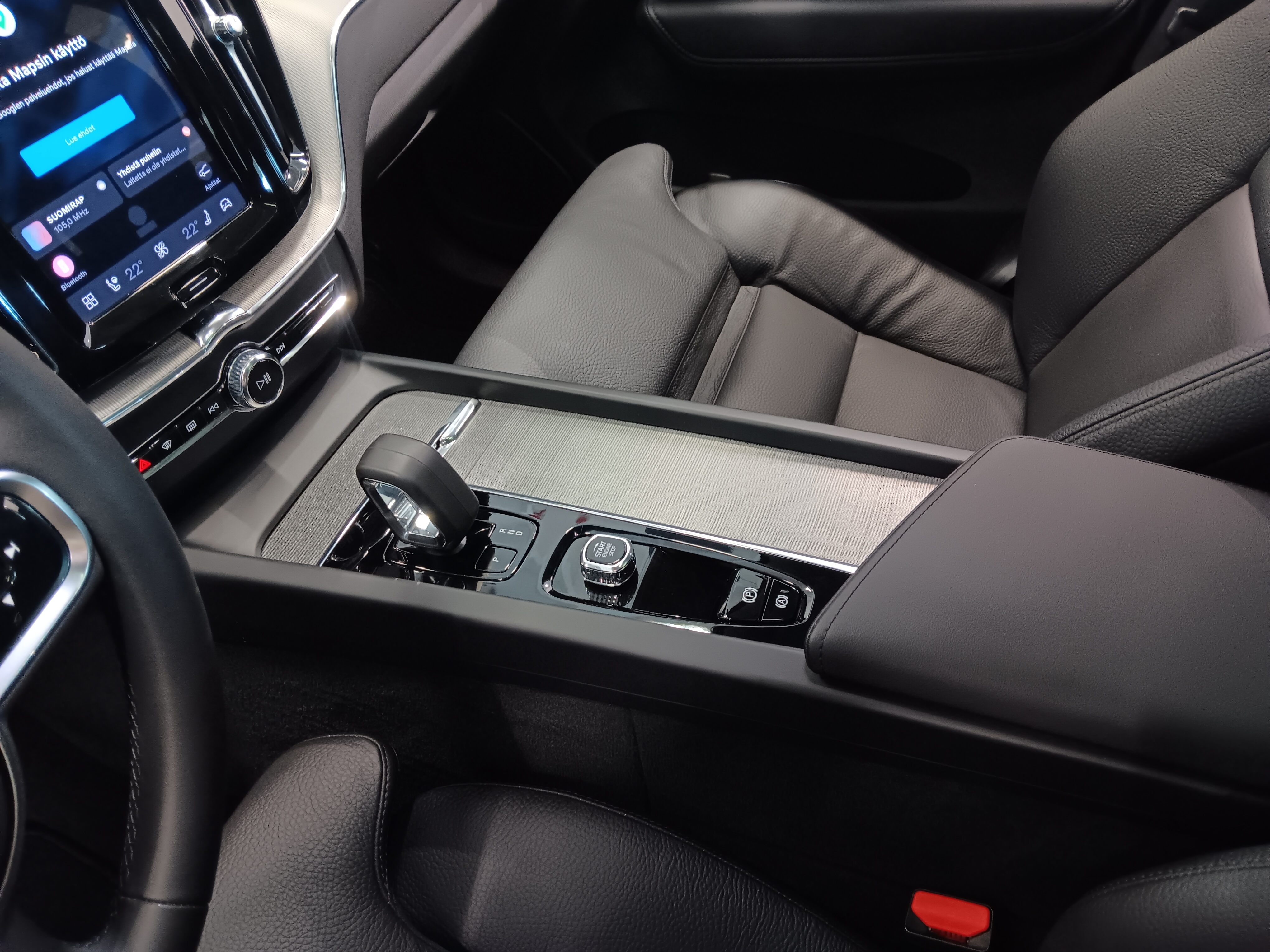 Volvo XC60 T6 AWD LONG RANGE PLUS DARK TAKUU 24KK/40TKM