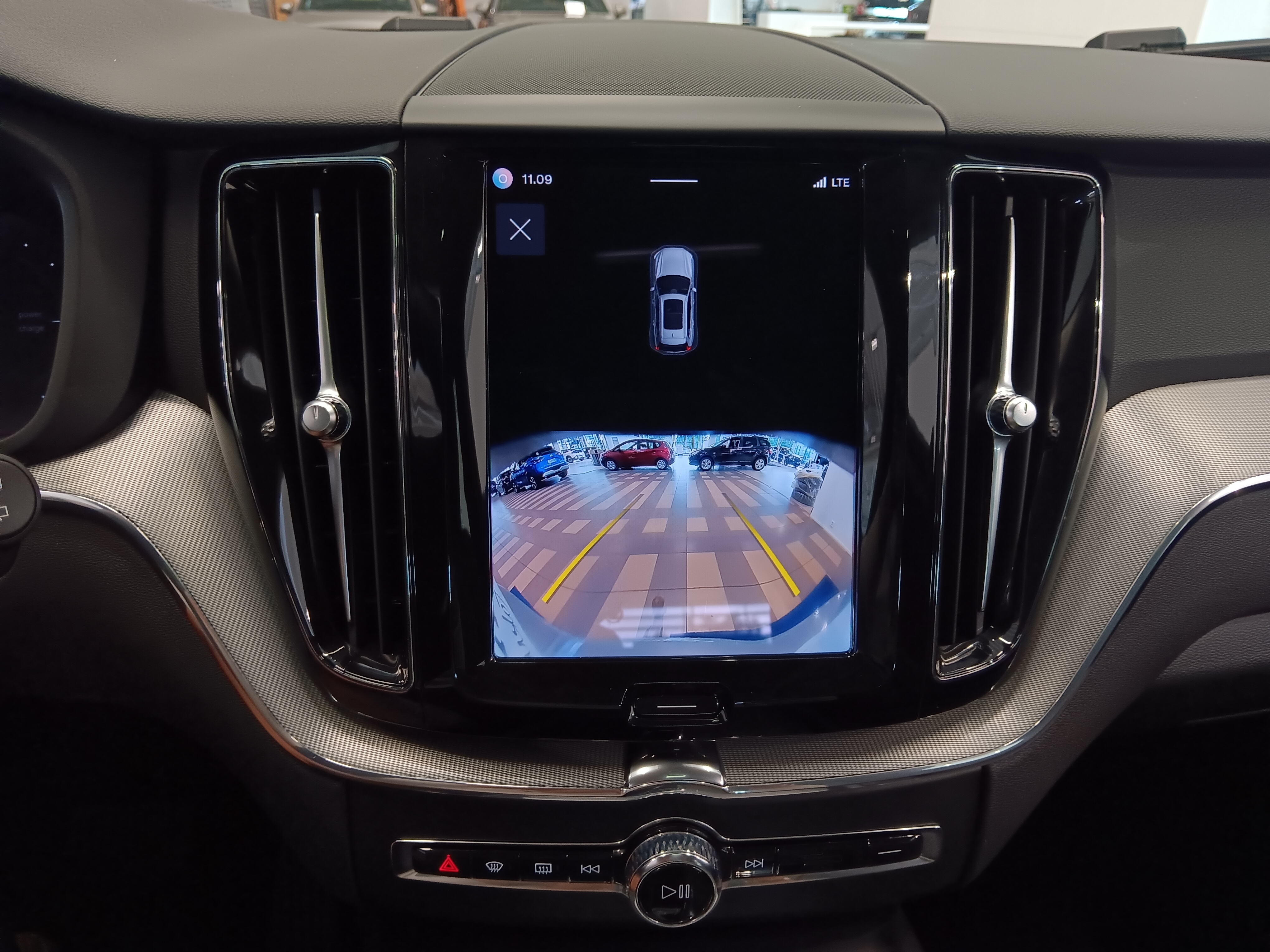 Volvo XC60 T6 AWD LONG RANGE PLUS DARK TAKUU 24KK/40TKM