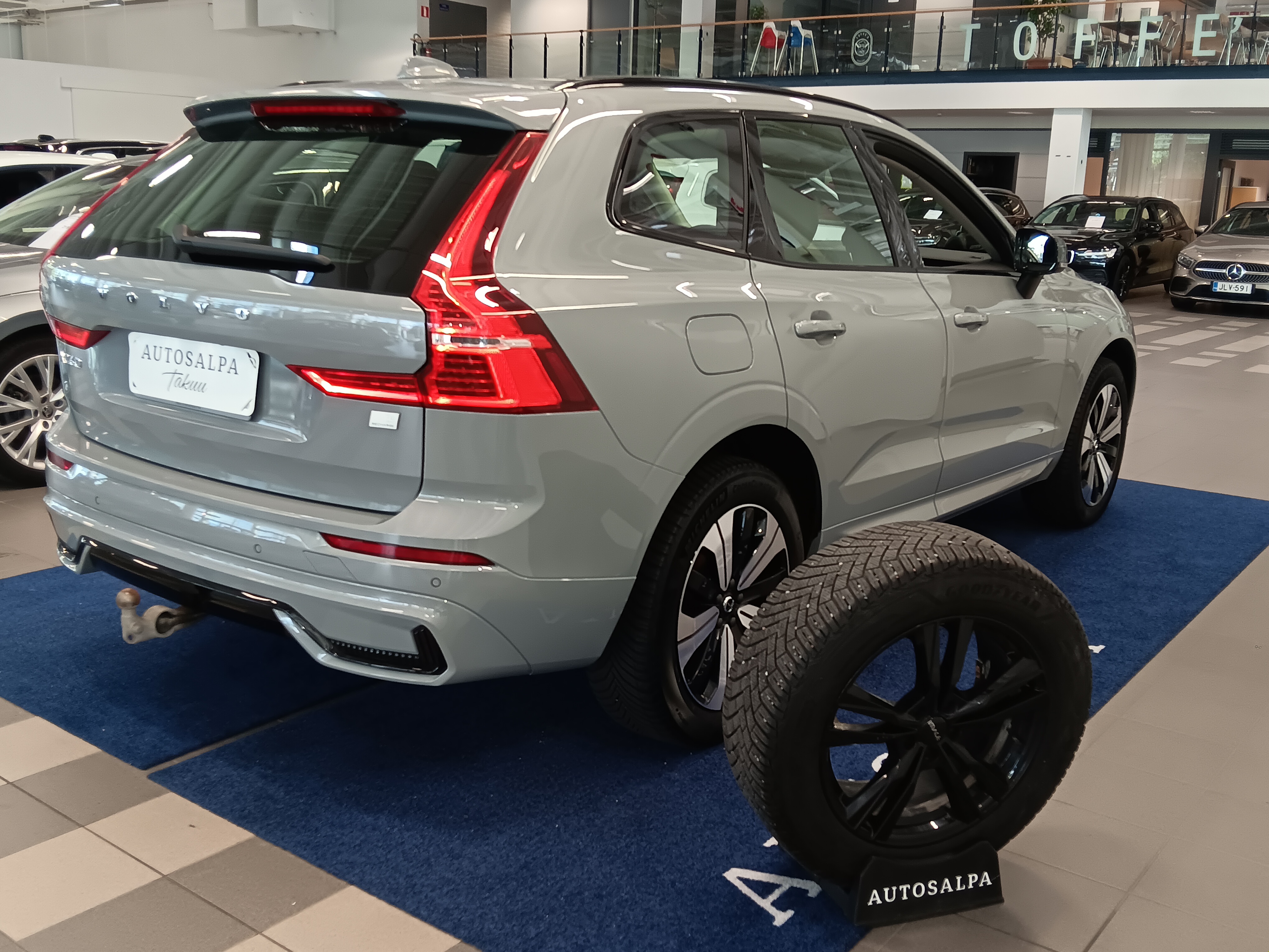 Volvo XC60 T6 AWD LONG RANGE PLUS DARK TAKUU 24KK/40TKM