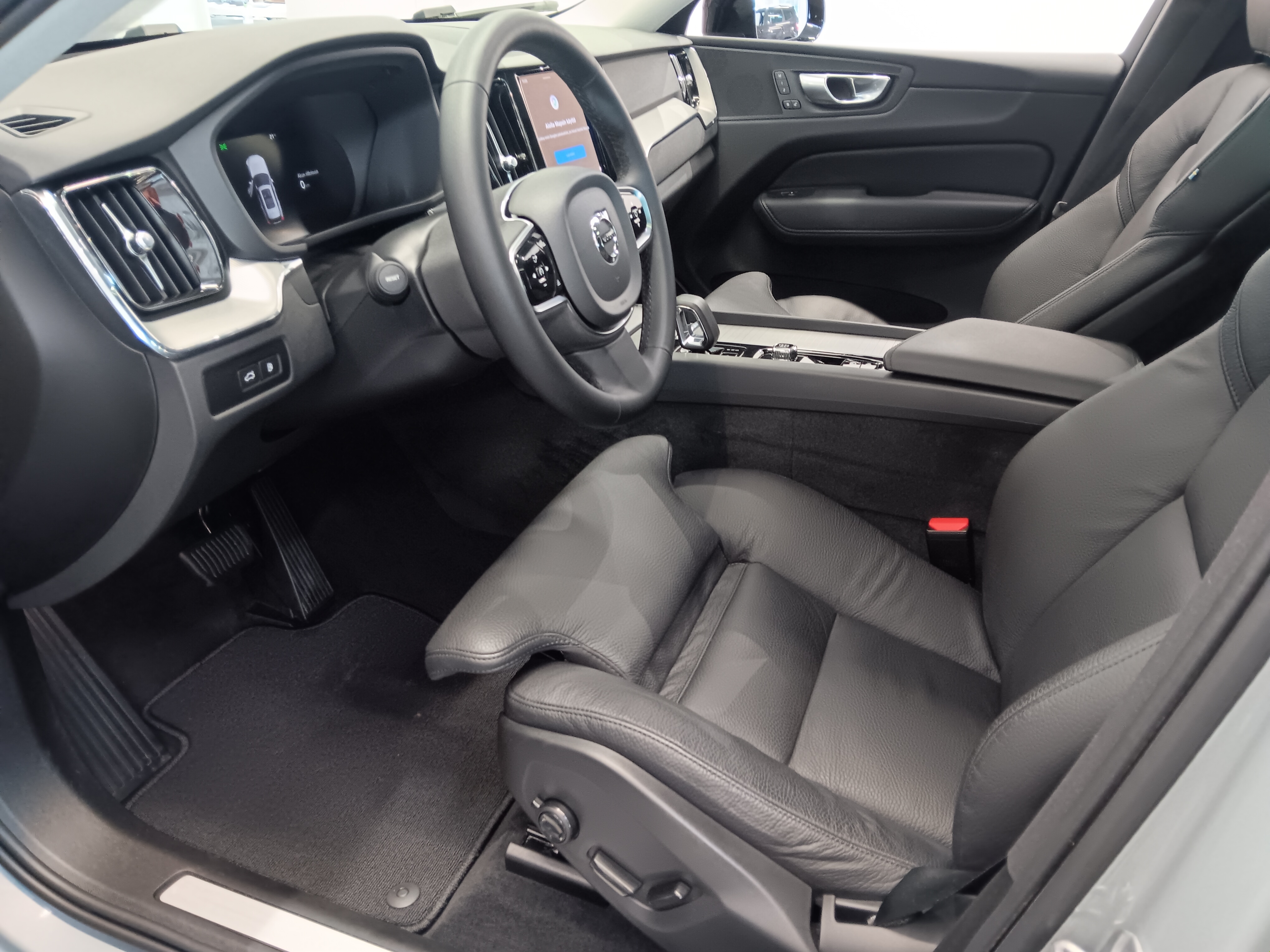 Volvo XC60 T6 AWD LONG RANGE PLUS DARK TAKUU 24KK/40TKM