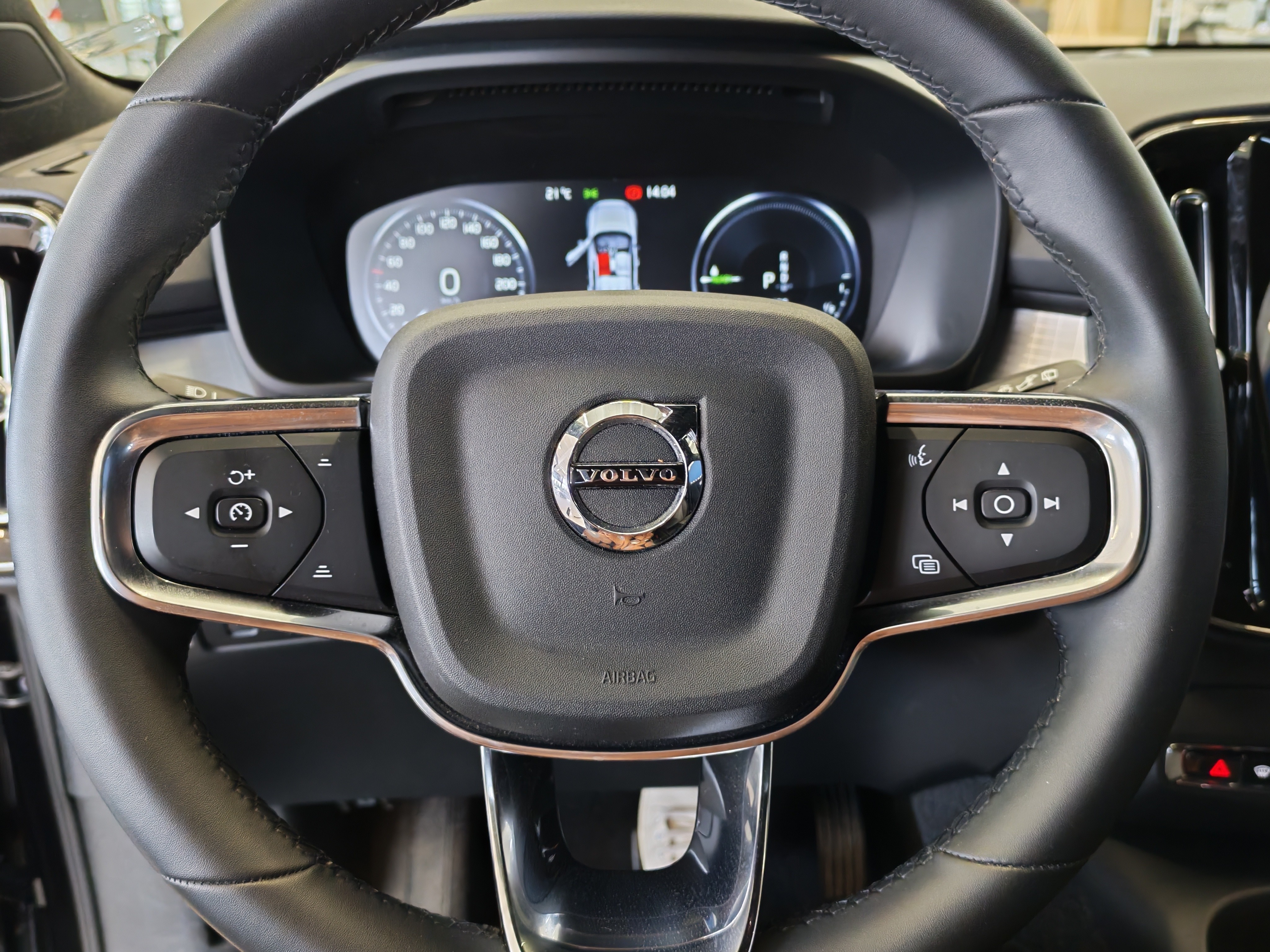 Volvo XC40 2024, kuva 6/21