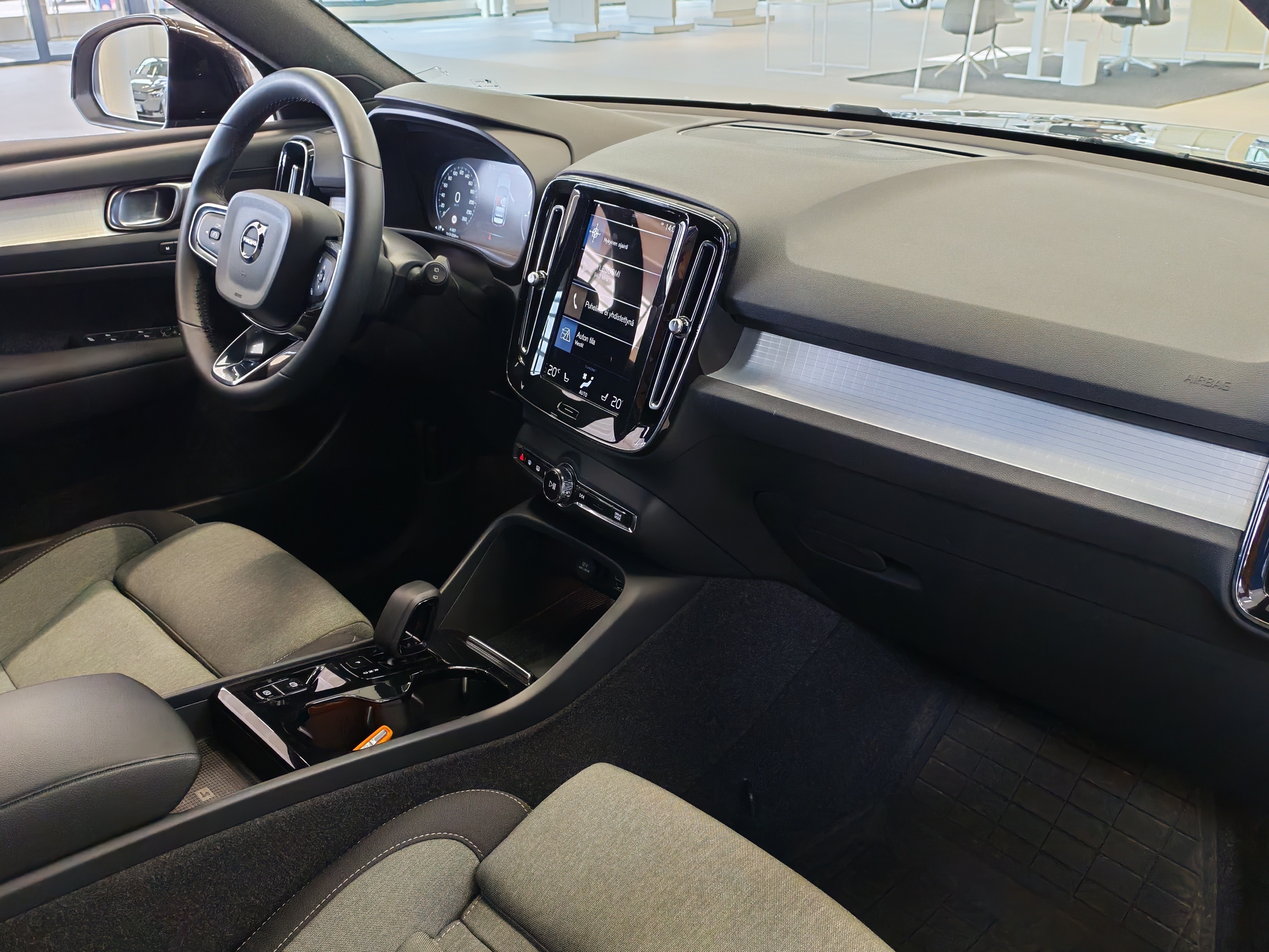 Volvo XC40 T5 TWE PLUS DARK TAKUU 24KK/40TKM