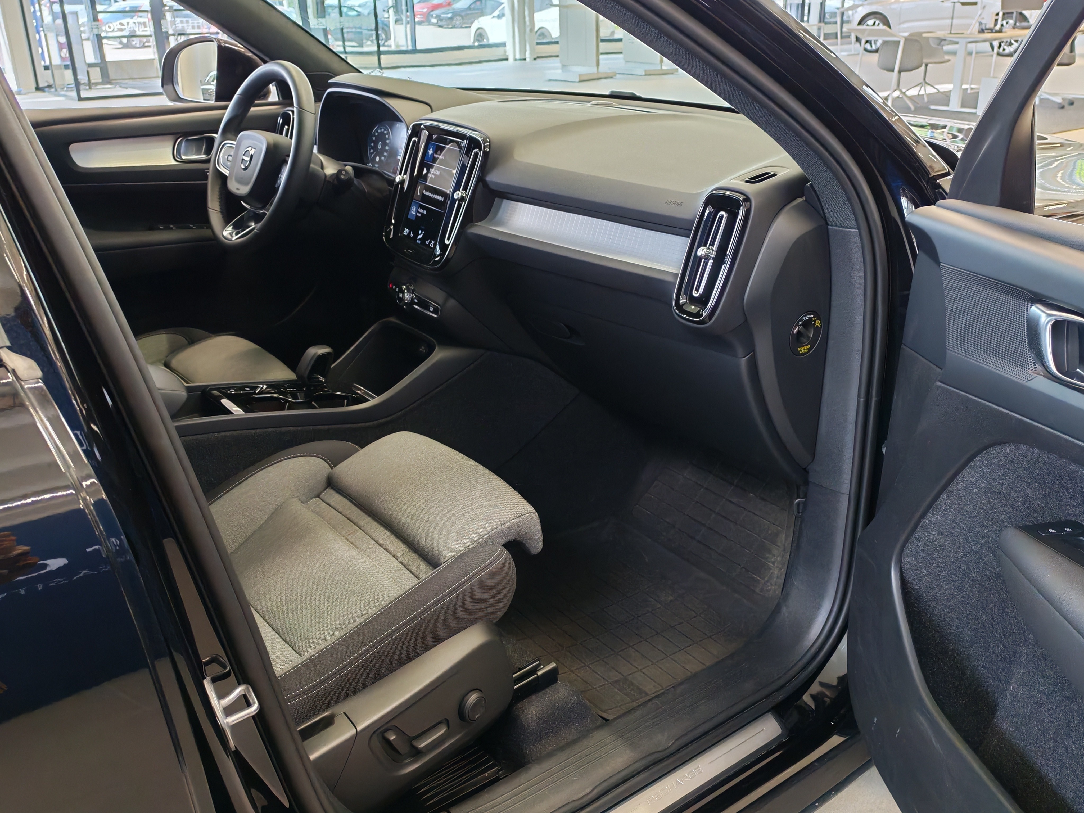 Volvo XC40 T5 TWE PLUS DARK TAKUU 24KK/40TKM