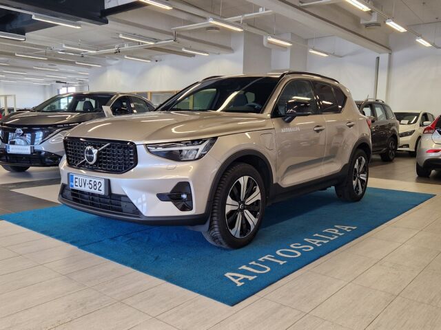 volvo XC40 T4 TWE PLUS DARK.