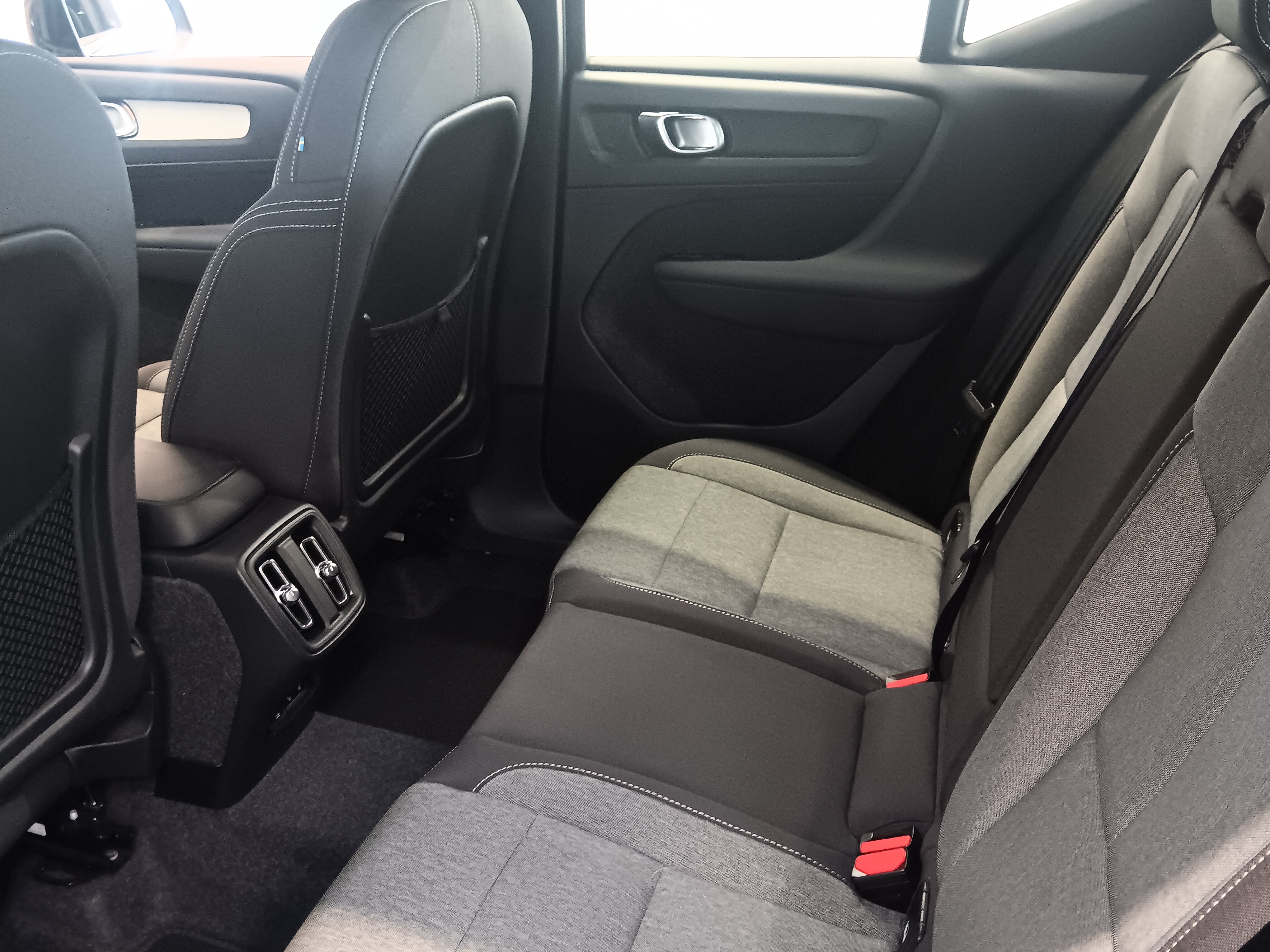 Volvo XC40 B3 MHEV BUSINESS PLUS DARK DCT.TAKUU 24KK/40TKM.