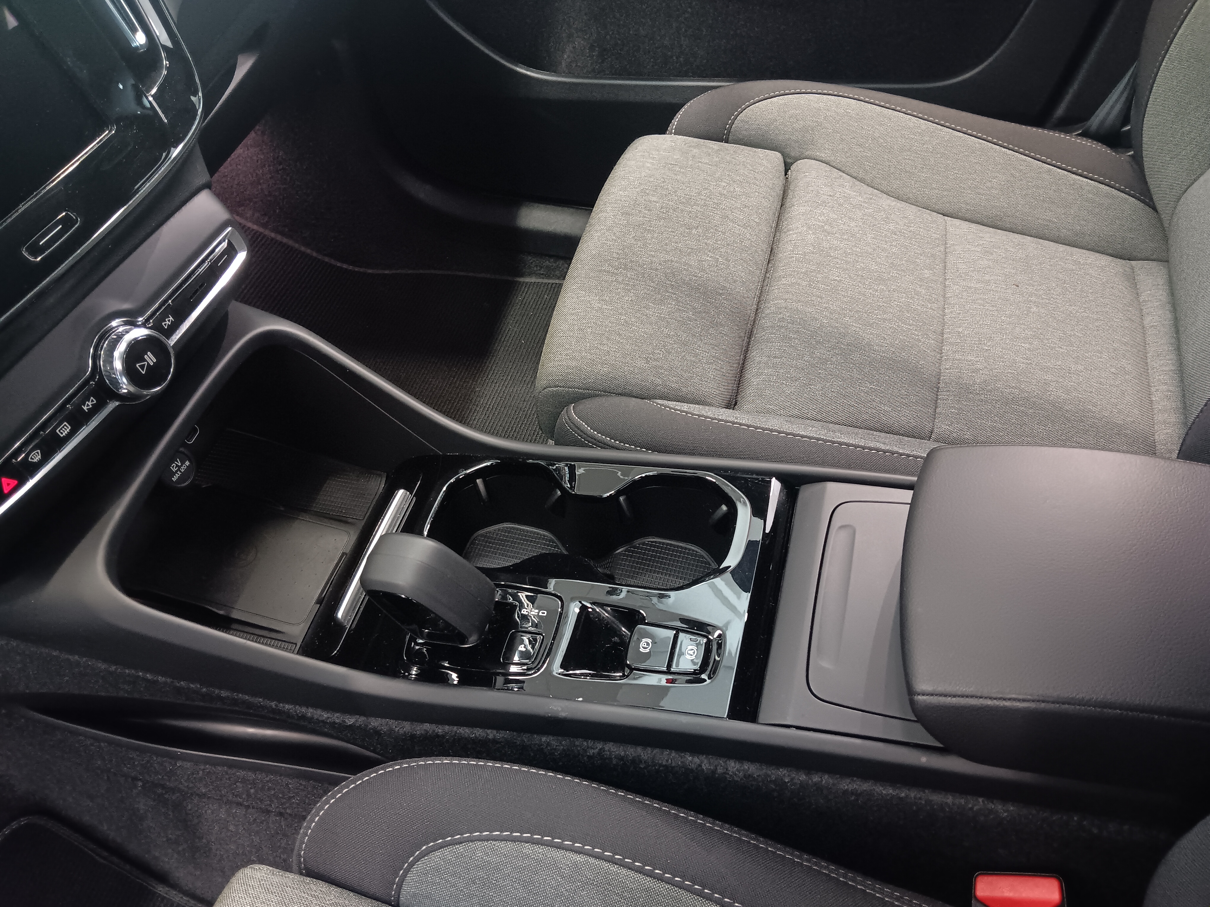 Volvo XC40 B3 MHEV BUSINESS PLUS DARK DCT.TAKUU 24KK/40TKM.