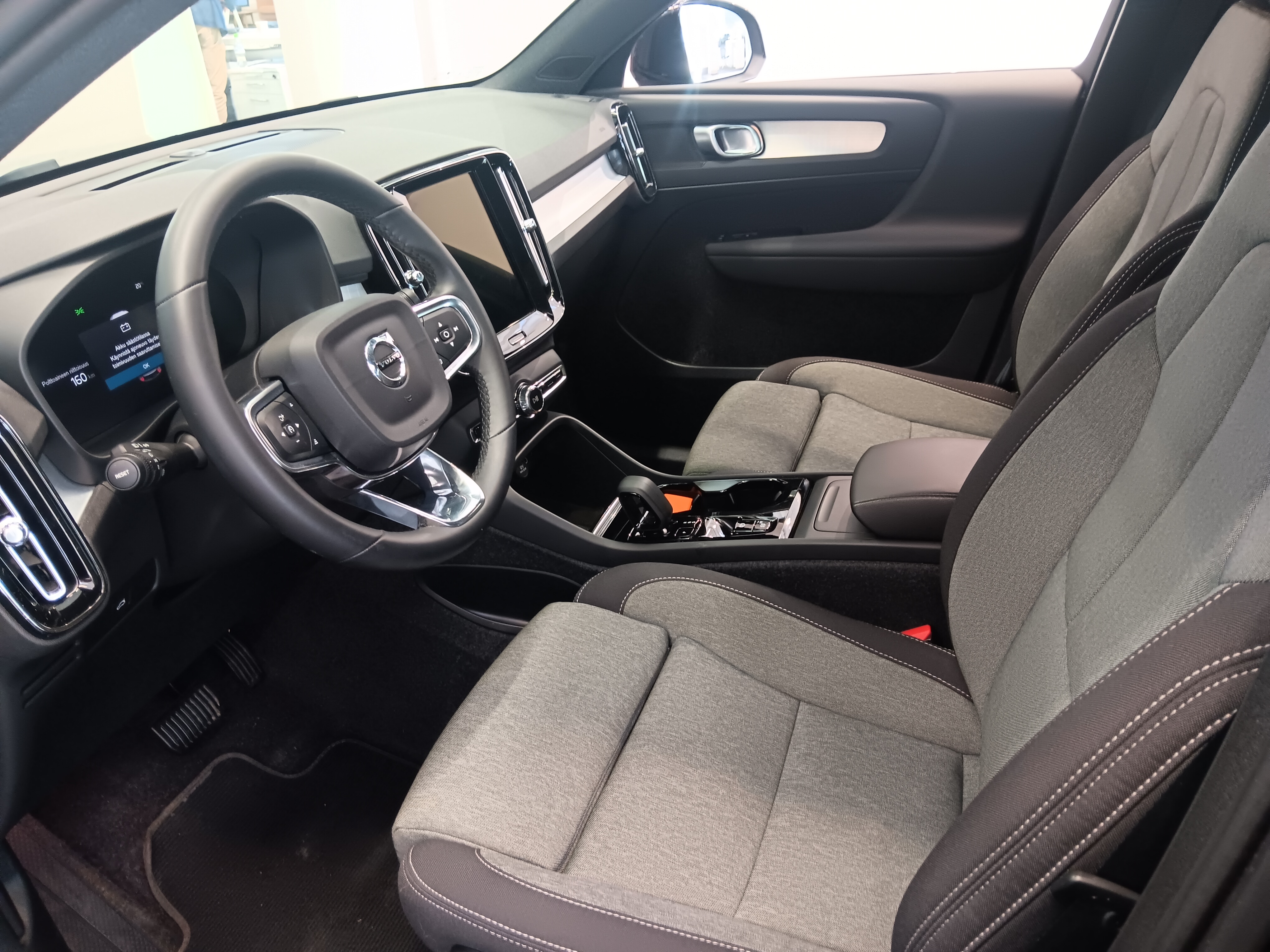 Volvo XC40 2024, kuva 6/21