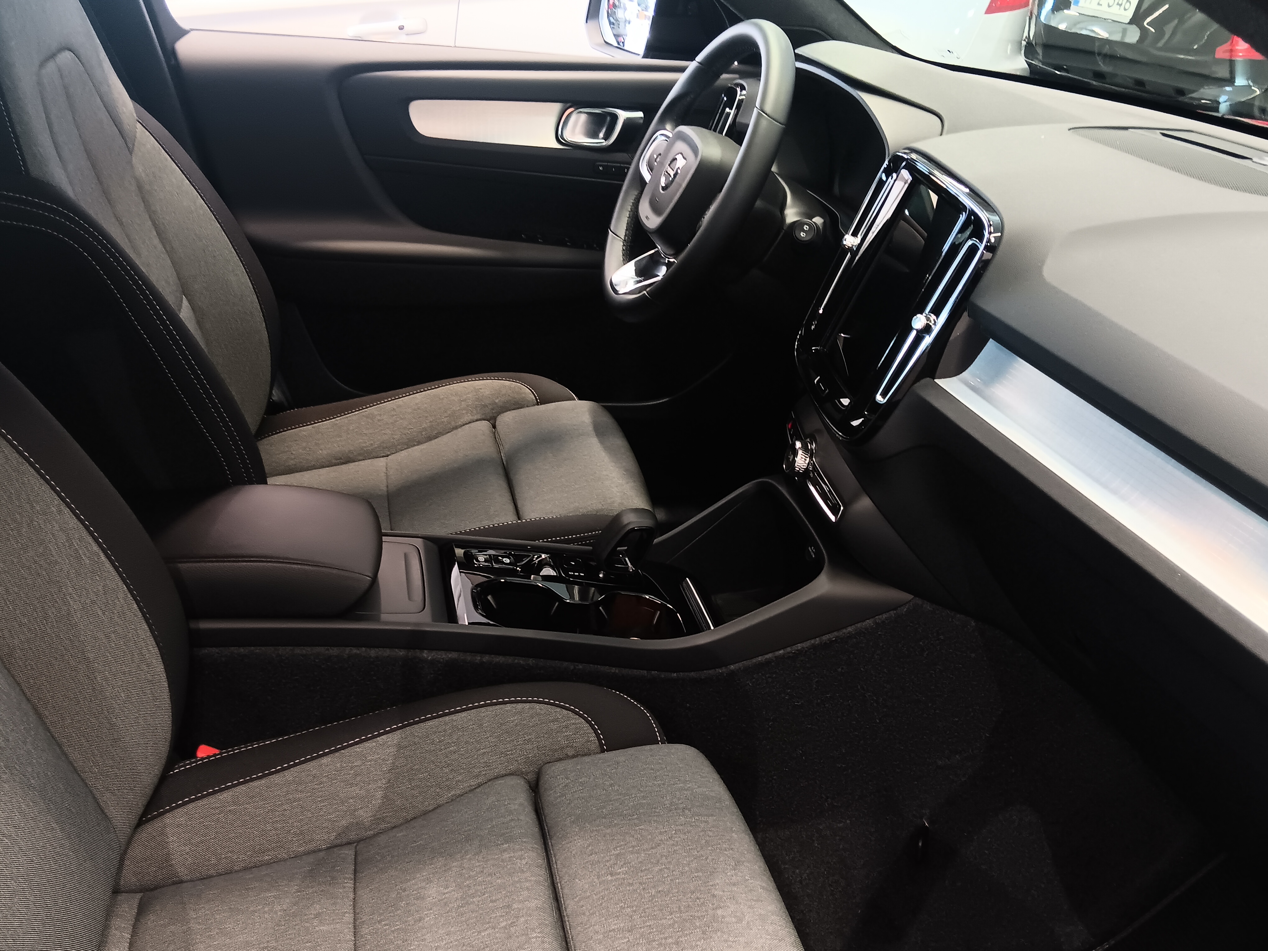 Volvo XC40 2024, kuva 7/21