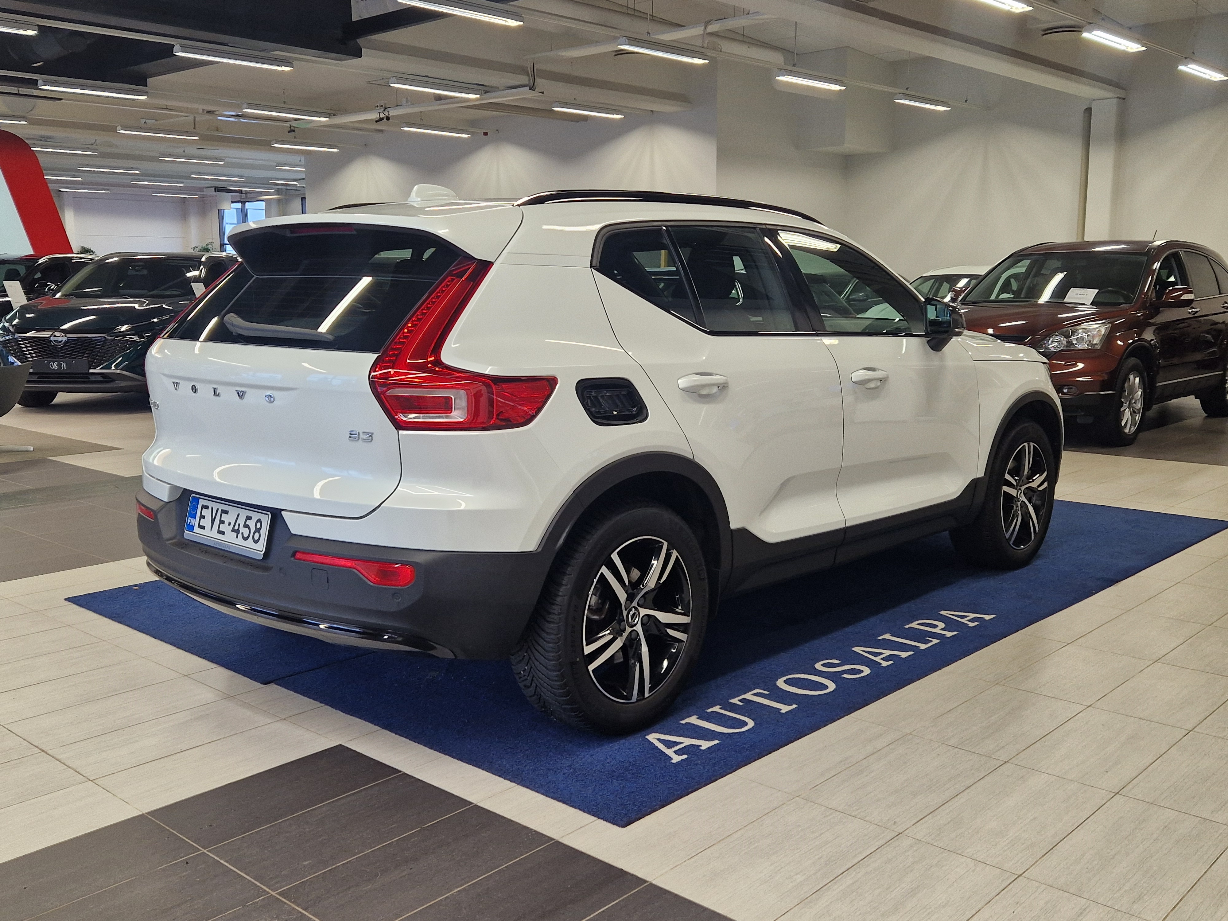 Volvo XC40 B3 MHEV Plus Dark DCT 2024, kuva 2/20