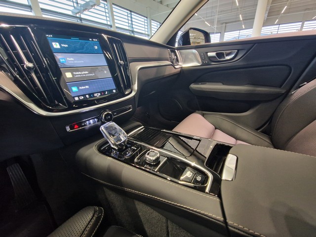 Volvo V60 T8 AWD LONG RANGE ULTRA PRO DARK SELEKT TAKUU