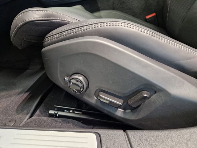 Volvo V60 T8 AWD LONG RANGE ULTRA PRO DARK SELEKT TAKUU