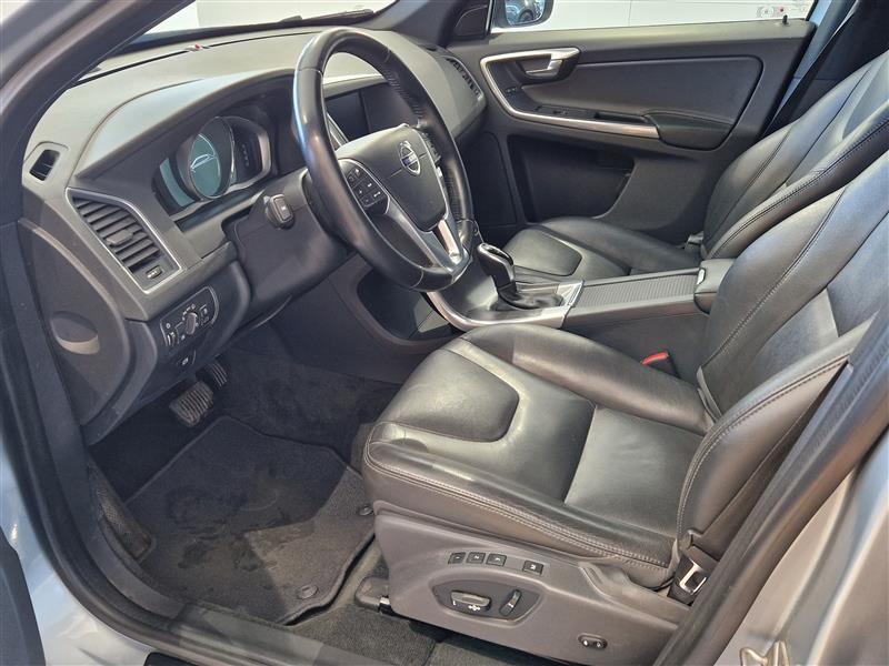Volvo XC60 D5 AWD Summum aut 2016, kuva 6/22