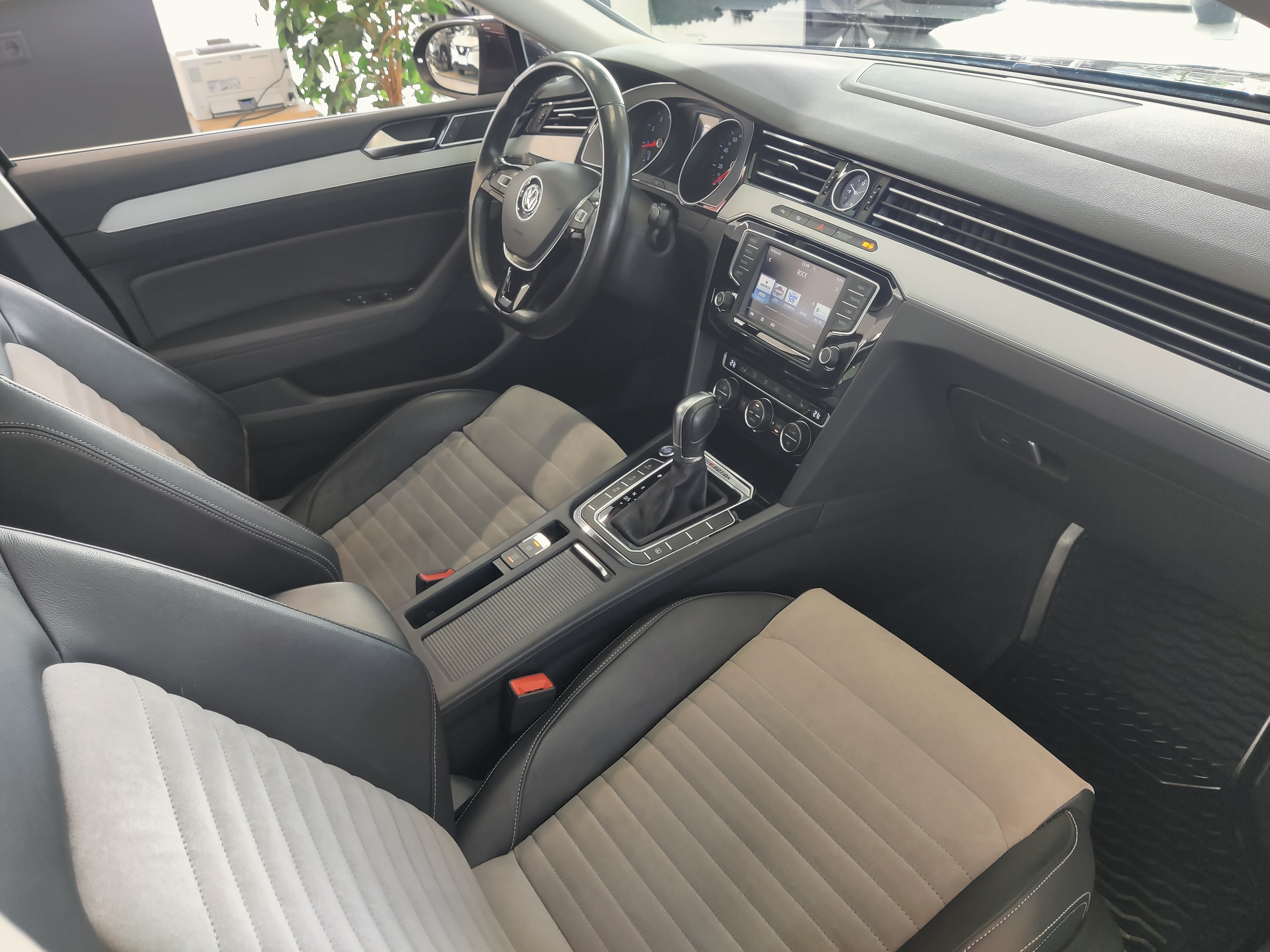 Volkswagen PASSAT SEDAN HIGHLINE 2,0 TSI 206 KW (280 HV) 4MOTION DSG