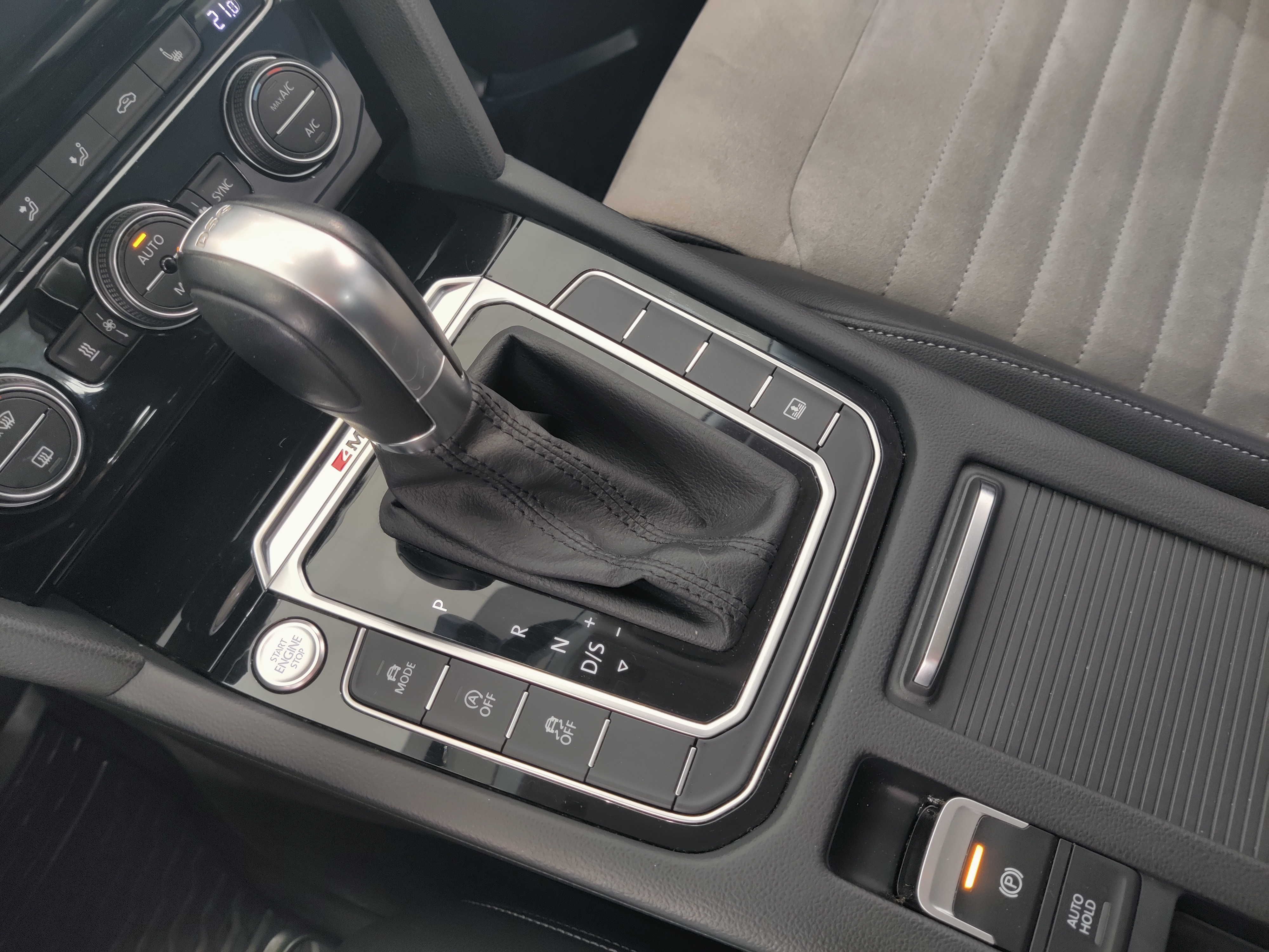 Volkswagen PASSAT SEDAN HIGHLINE 2,0 TSI 206 KW (280 HV) 4MOTION DSG
