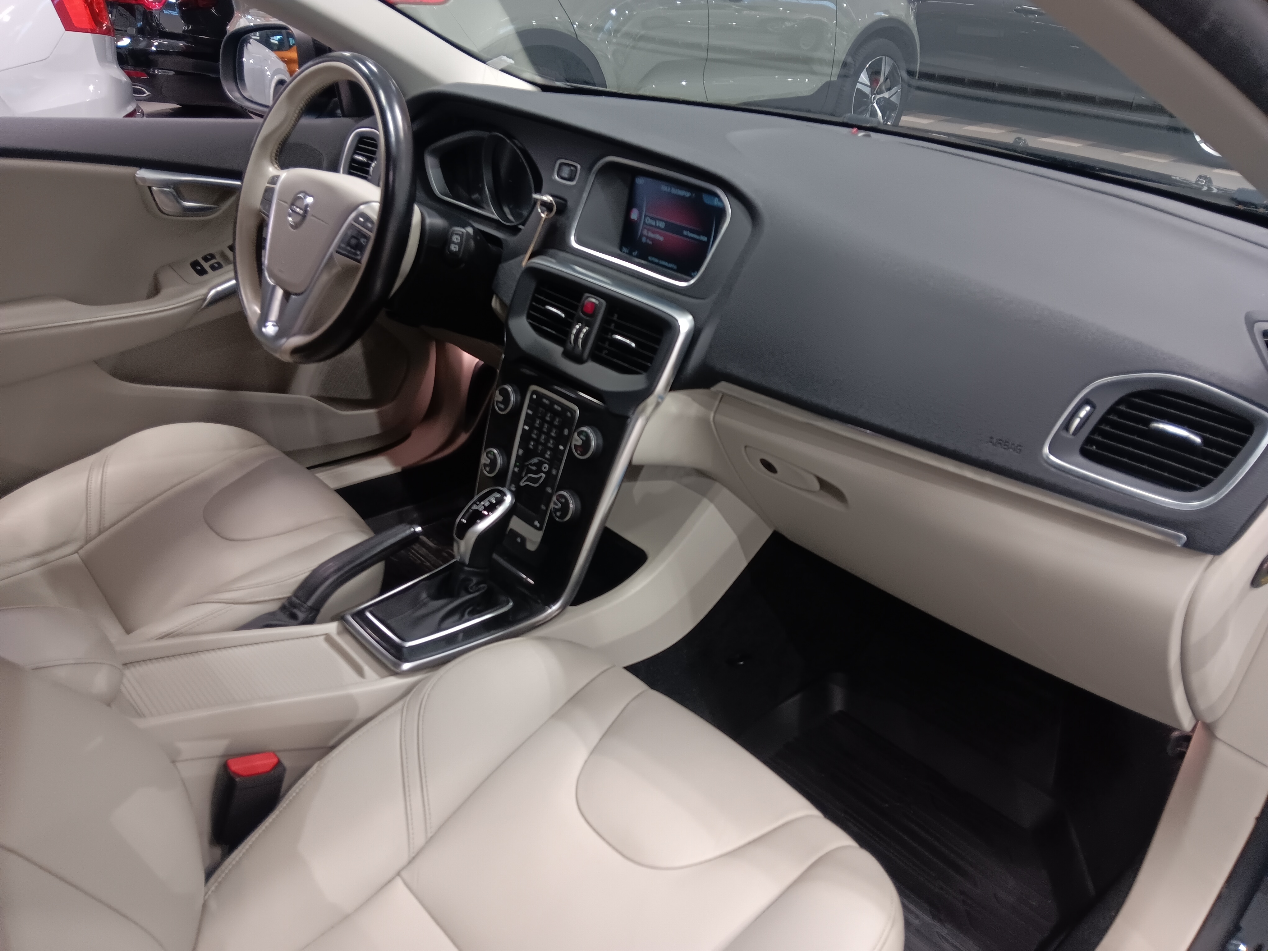 Volvo V40 D2 INSCRIPTION AUT